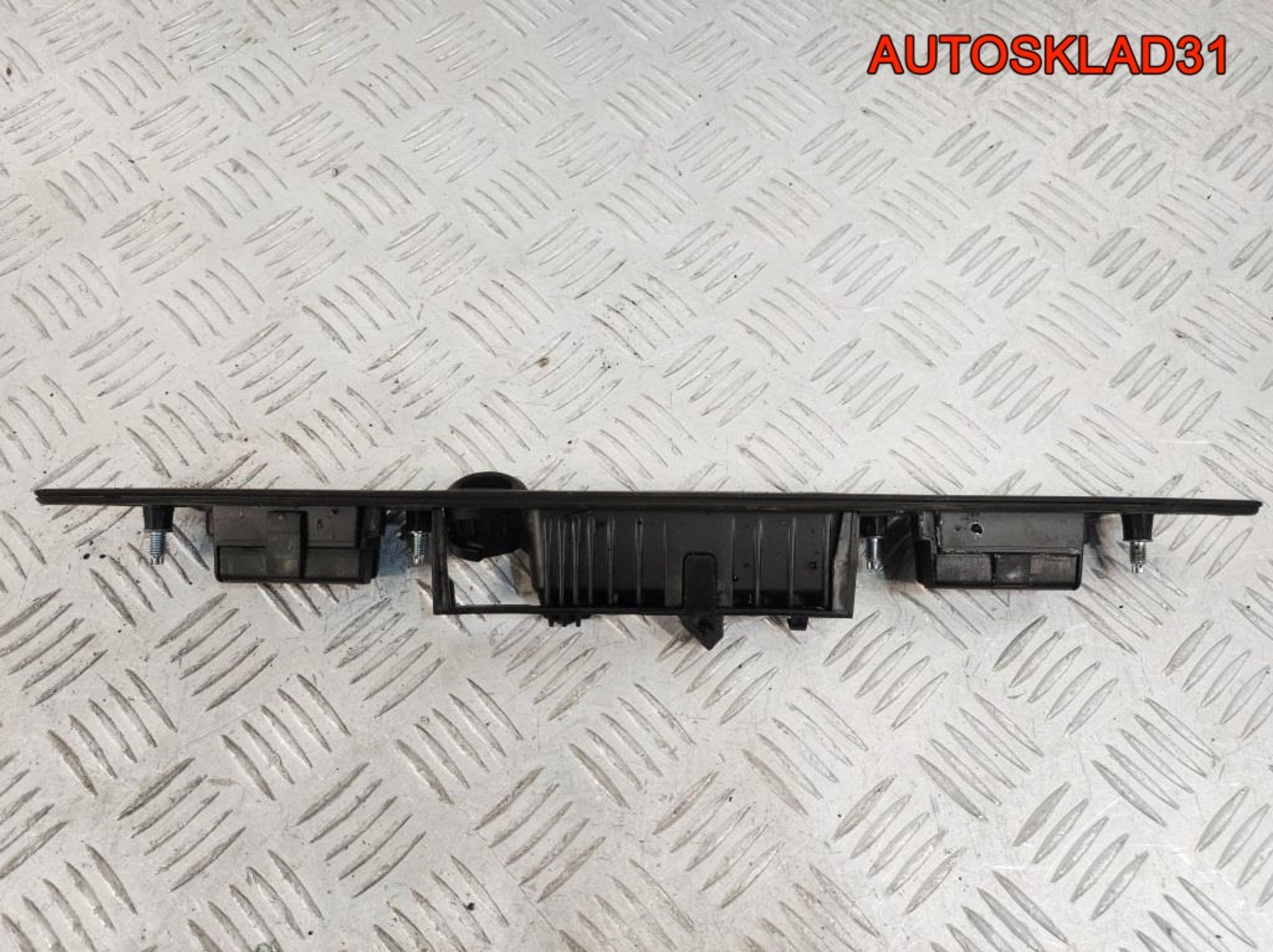 Накладка крышки багажника Audi A6 C6 8E0827574C, 4500 рублей, Дубовое