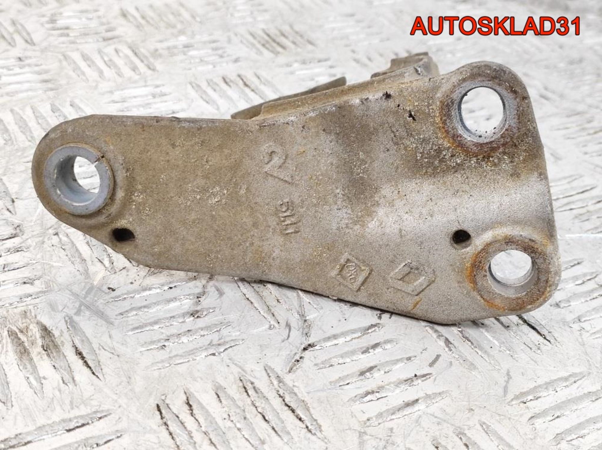 Кронштейн промвала Renault Megane 2 1,6 K4M 8200884534, 1500 рублей, Дубовое