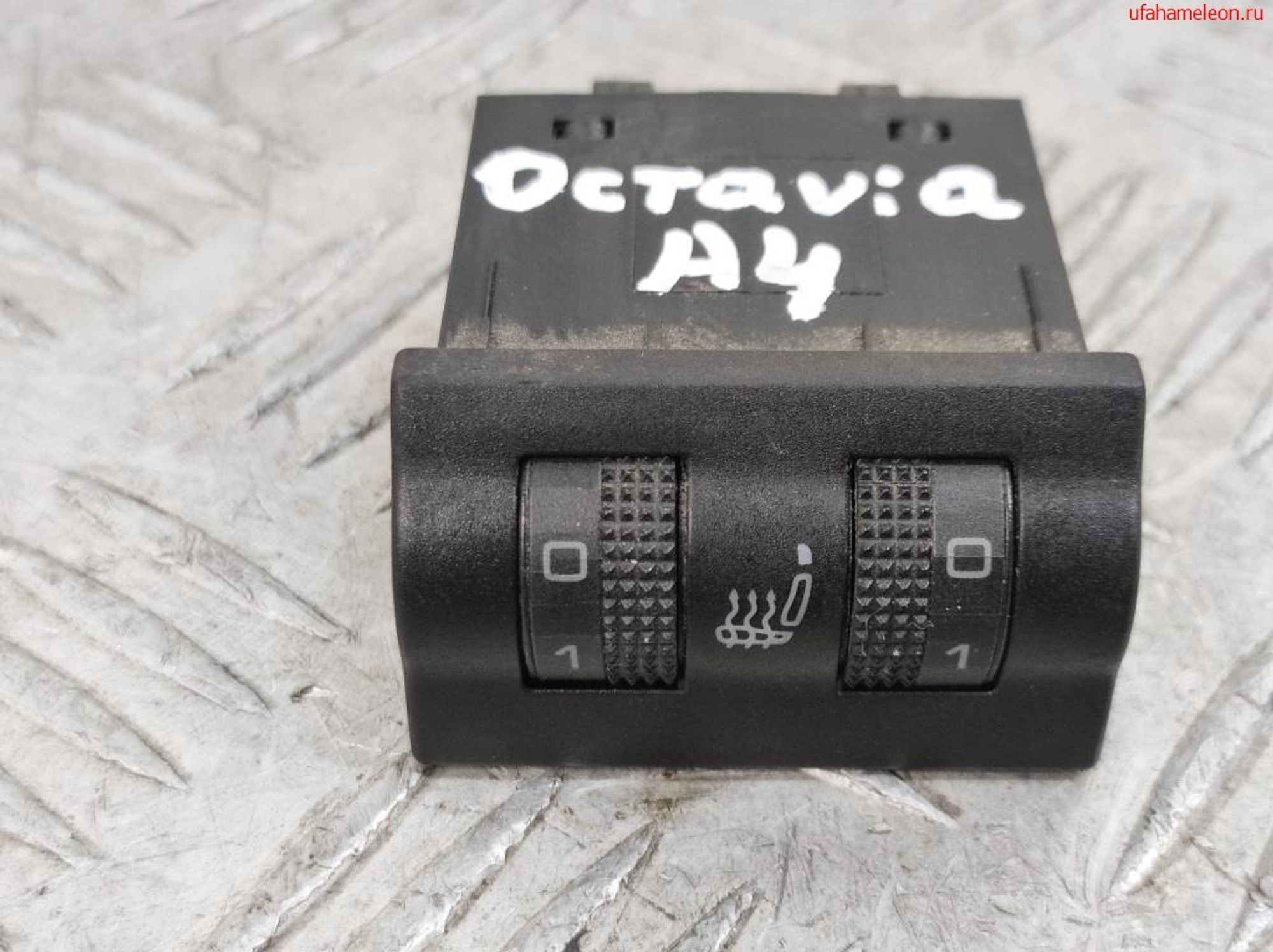 Кнопка обогрева сидений Skoda Octavia A4 1U0963563B, 3000 рублей, Дубовое