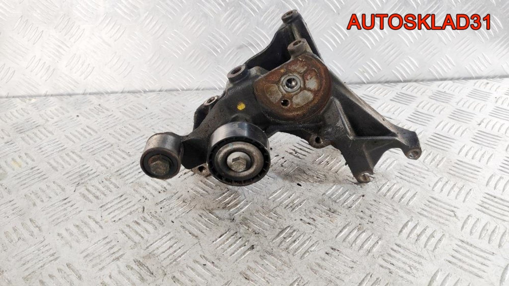 Кронштейн генератора Peugeot 206 1,9 PSA WJY 10DXFR 9634962980, 900 рублей, Дубовое