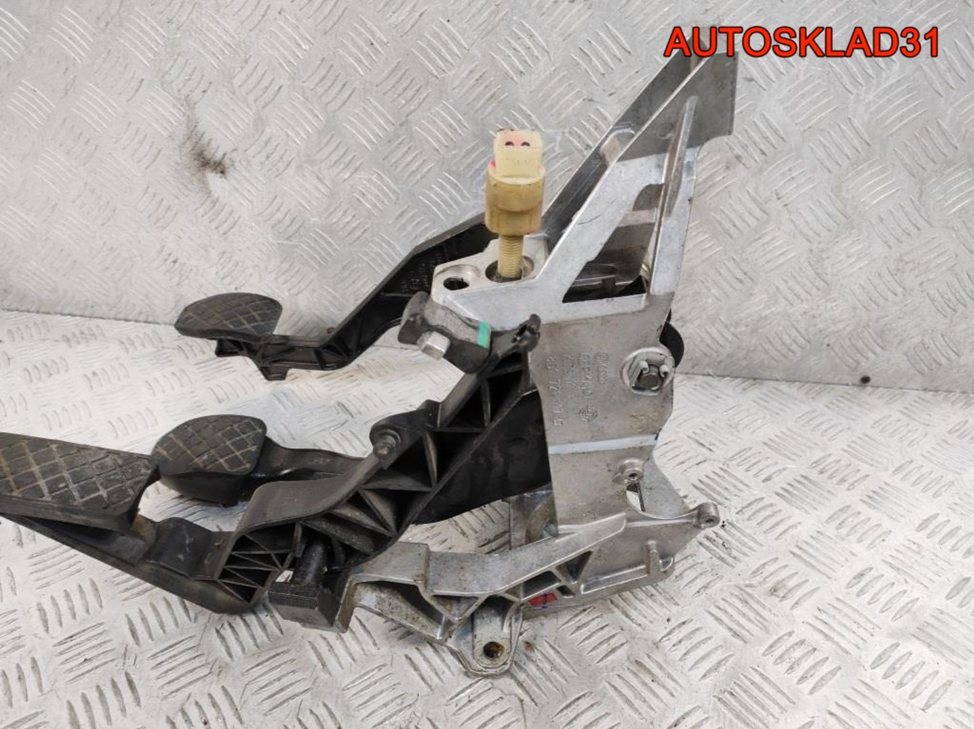 Блок педалей МКПП VW Passat B5 8D1721117D, 3600 рублей, Дубовое
