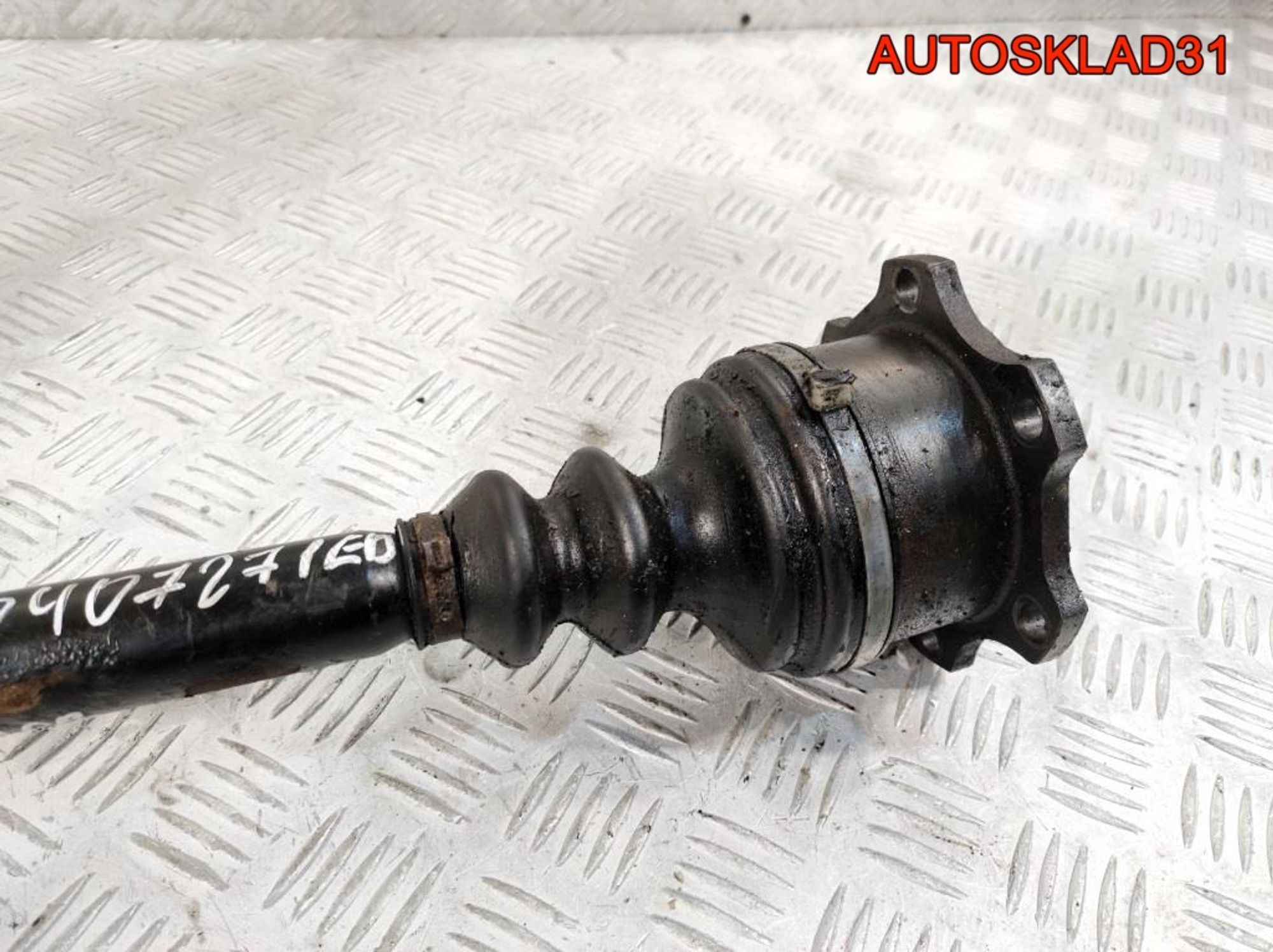 Полуось передняя левая АКПП VW Passat B5 8D0407271ED, 3200 рублей, Дубовое