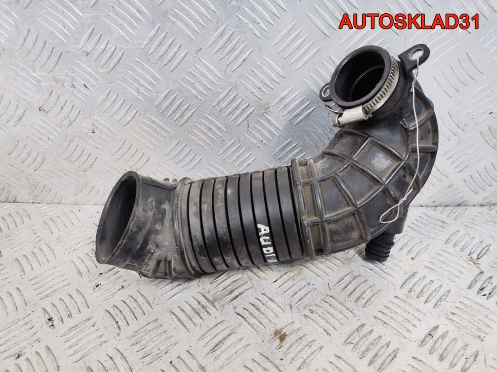 Патрубок воздушного фильтра Audi A4 B7 8E0129615J, 1300 рублей, Дубовое