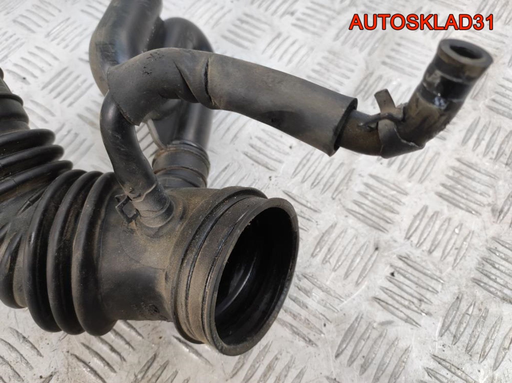 Патрубок воздушного фильтра Kia Sportage 281392E000, 1000 рублей, Дубовое