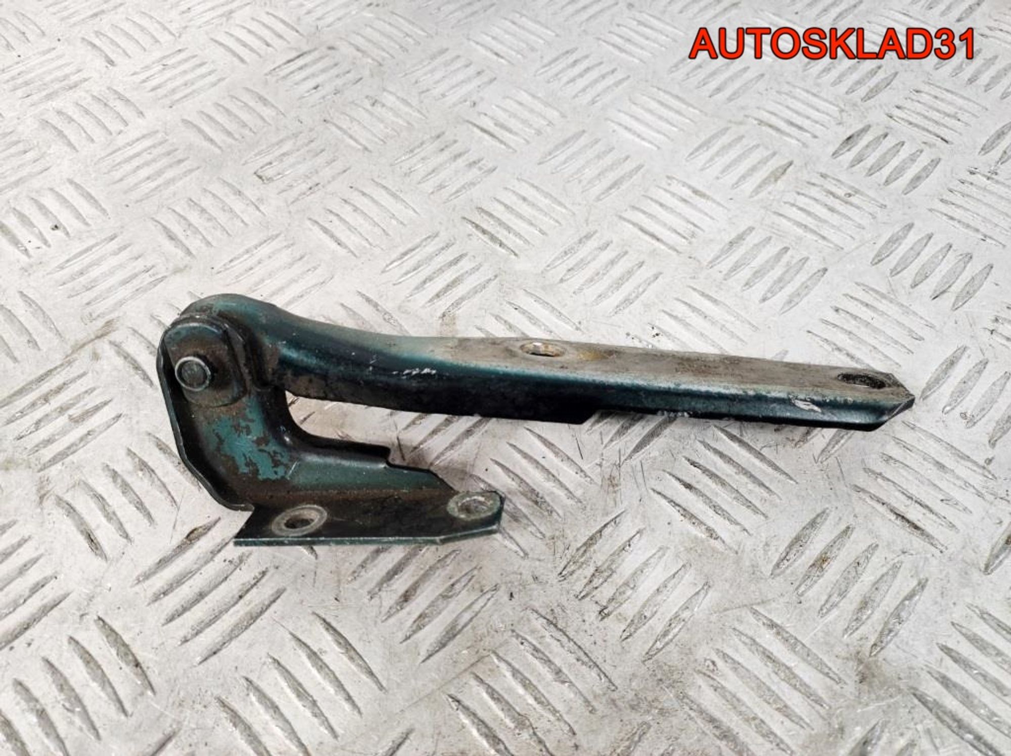 Петля капота правая Audi A6 C5 4B0823302D, 600 рублей, Дубовое