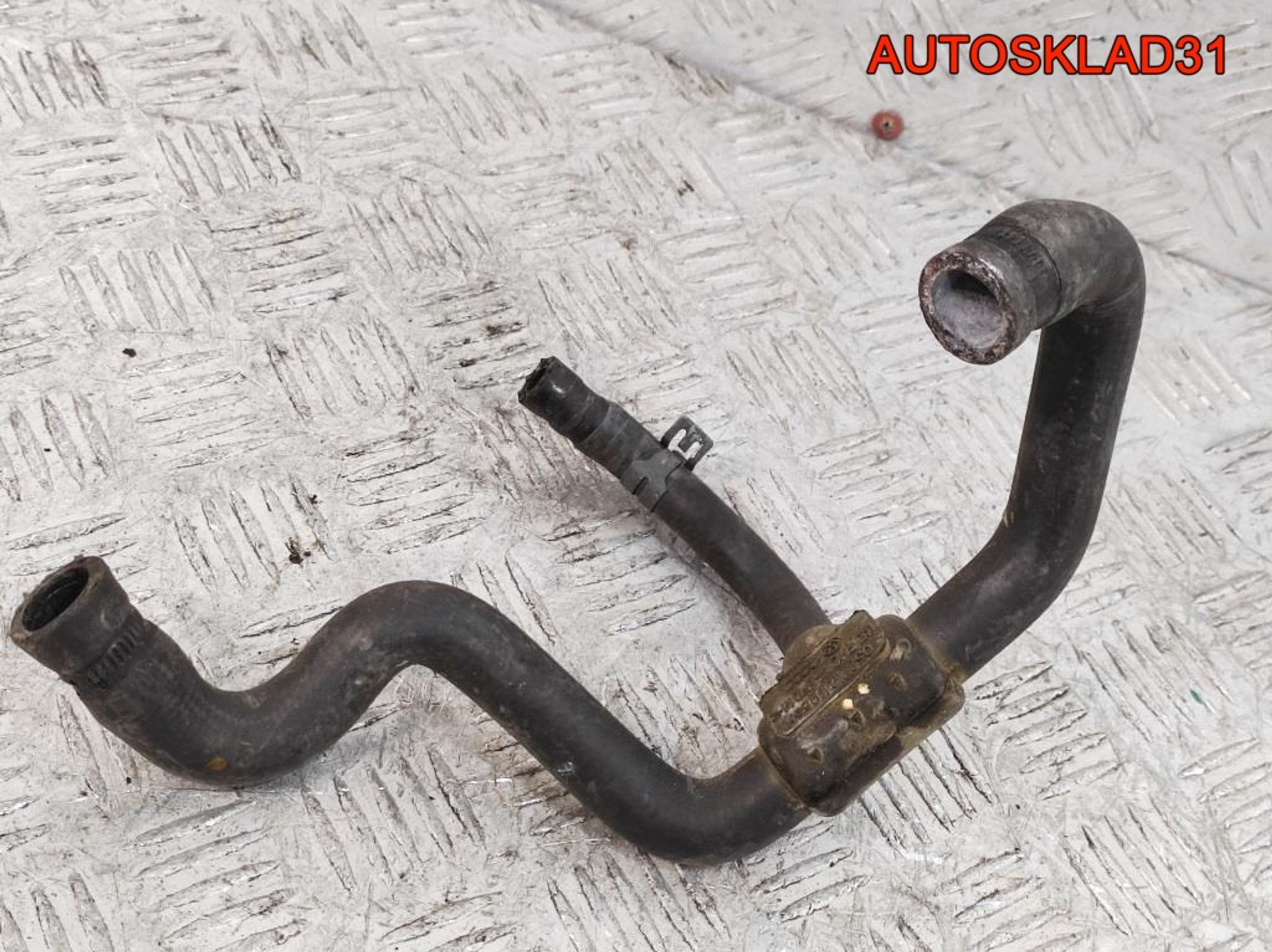 Патрубок системы охлаждения VW Passat B5 1,8 APT 058121058P, 700 рублей, Дубовое