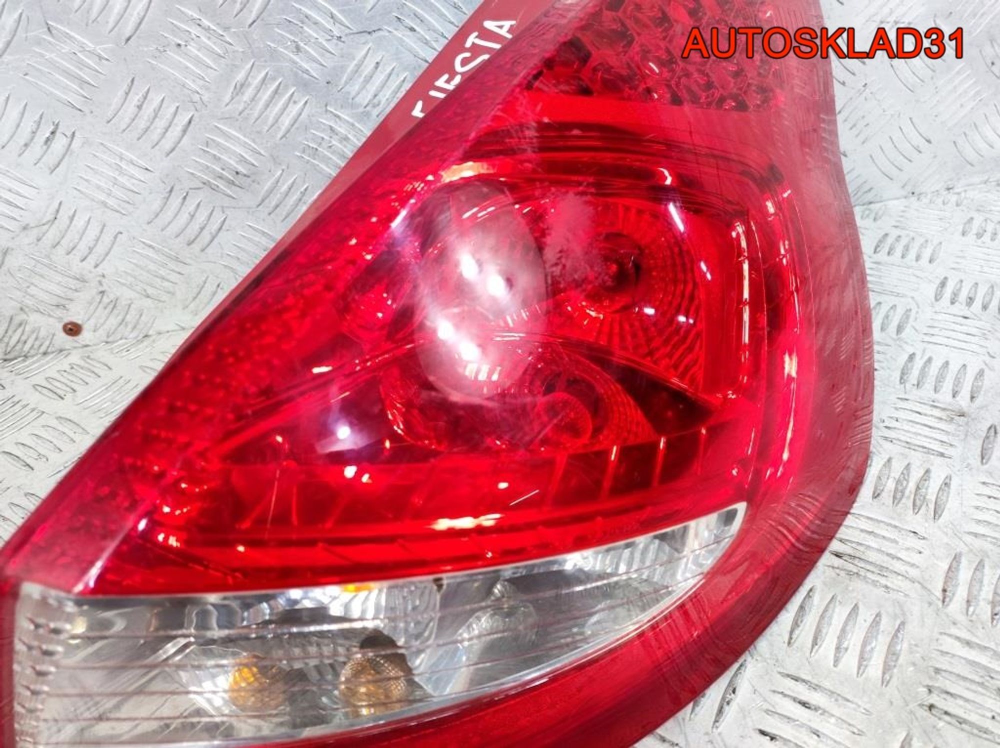 Фонарь задний правый Ford Fiesta 8A6113404AE, 3300 рублей, Дубовое