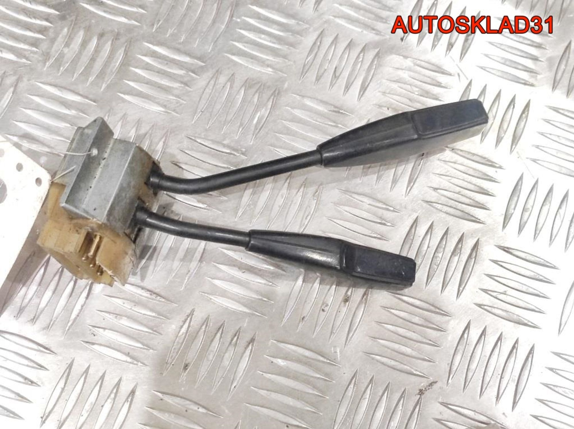 Переключатель стеклоочистителей Ford Taunus 3 74BG11K665CB, 2000 рублей, Дубовое