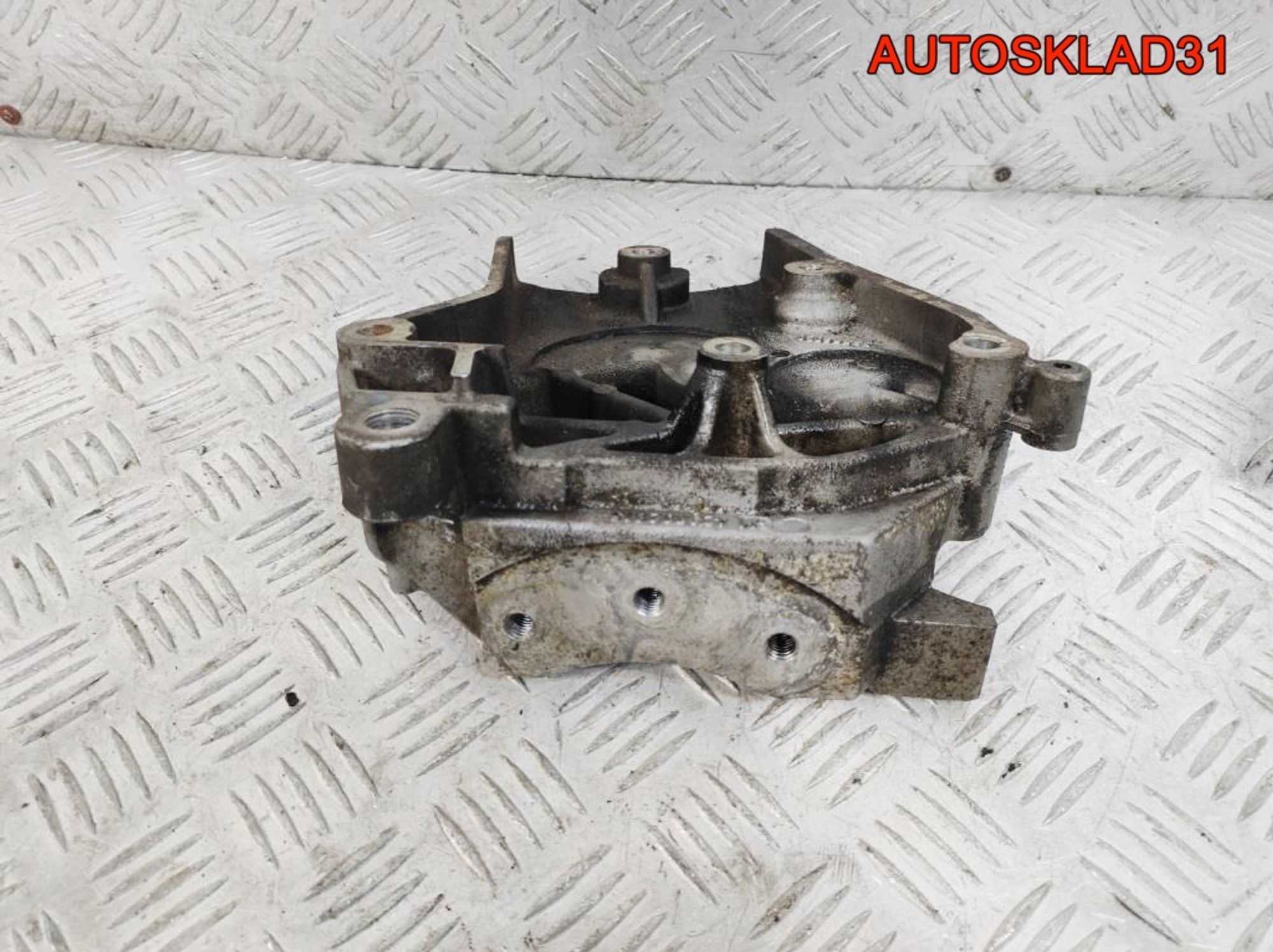 Кронштейн двигателя правый Opel Insignia 55566020, 900 рублей, Дубовое