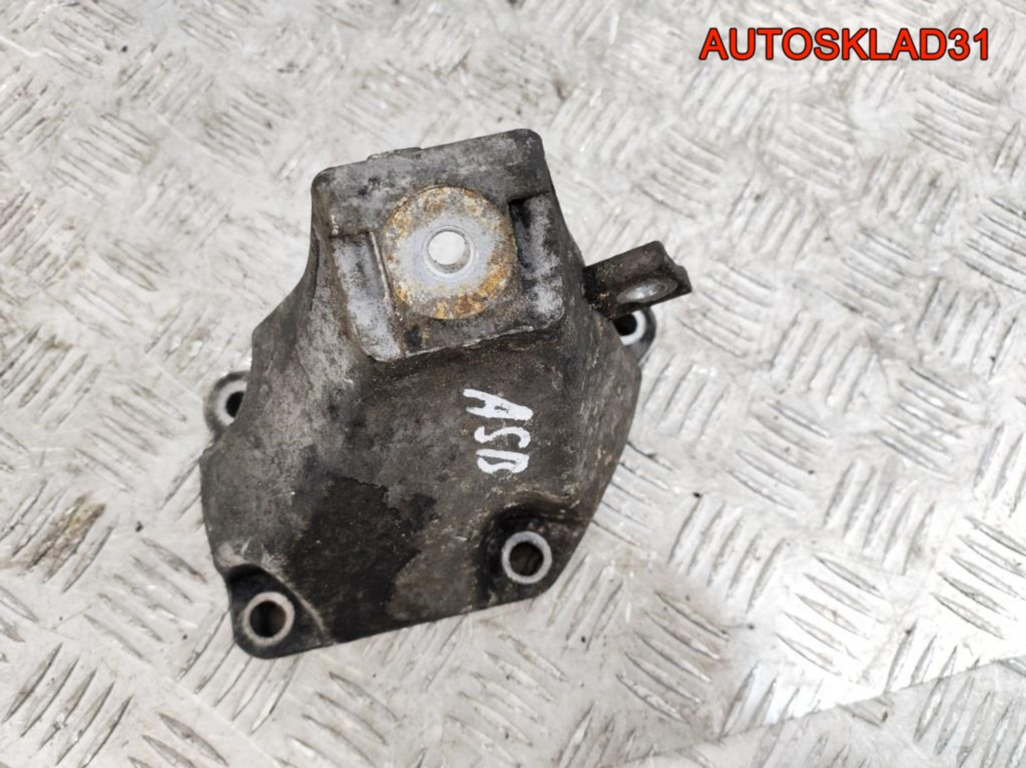 Кронштейн двигателя правый Audi A4 B7 3.0 ASB 8E0199308AK, 600 рублей, Дубовое