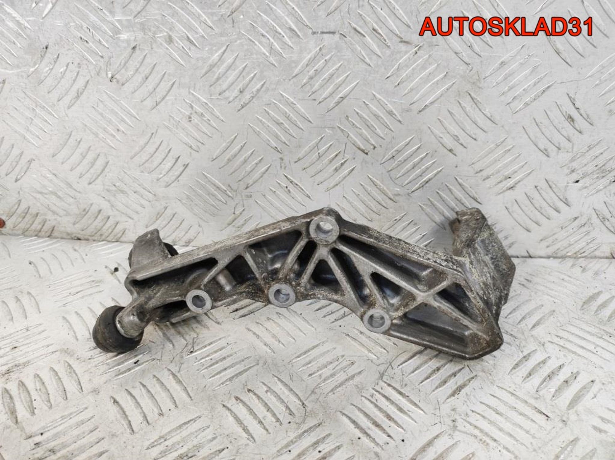 Кронштейн гидроусилителя Mercedes W203 A1110940241, 700 рублей, Дубовое