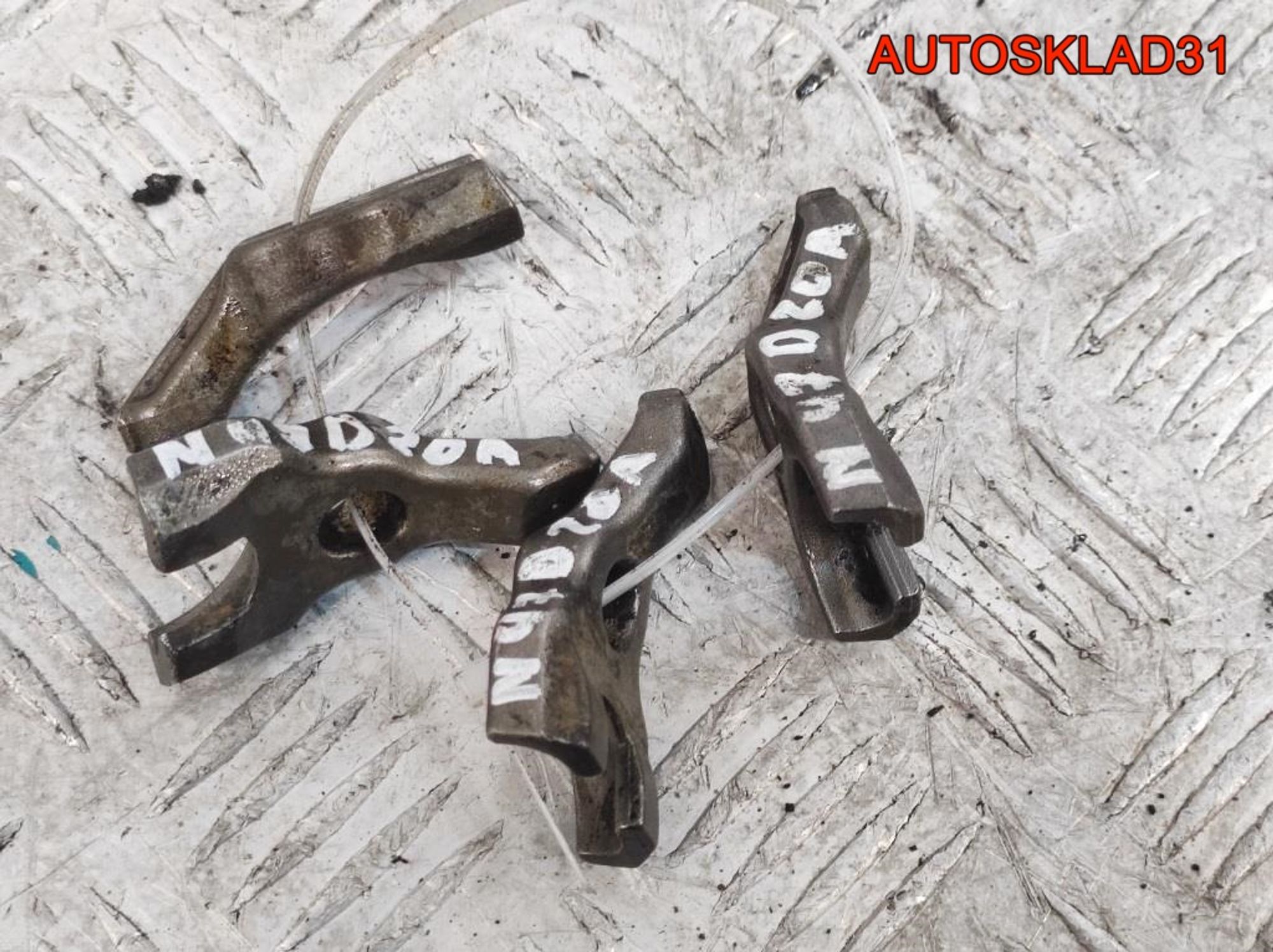 Кронштейн форсунки BMW E90 2.0 N47D20A 13537797881, 600 рублей, Дубовое