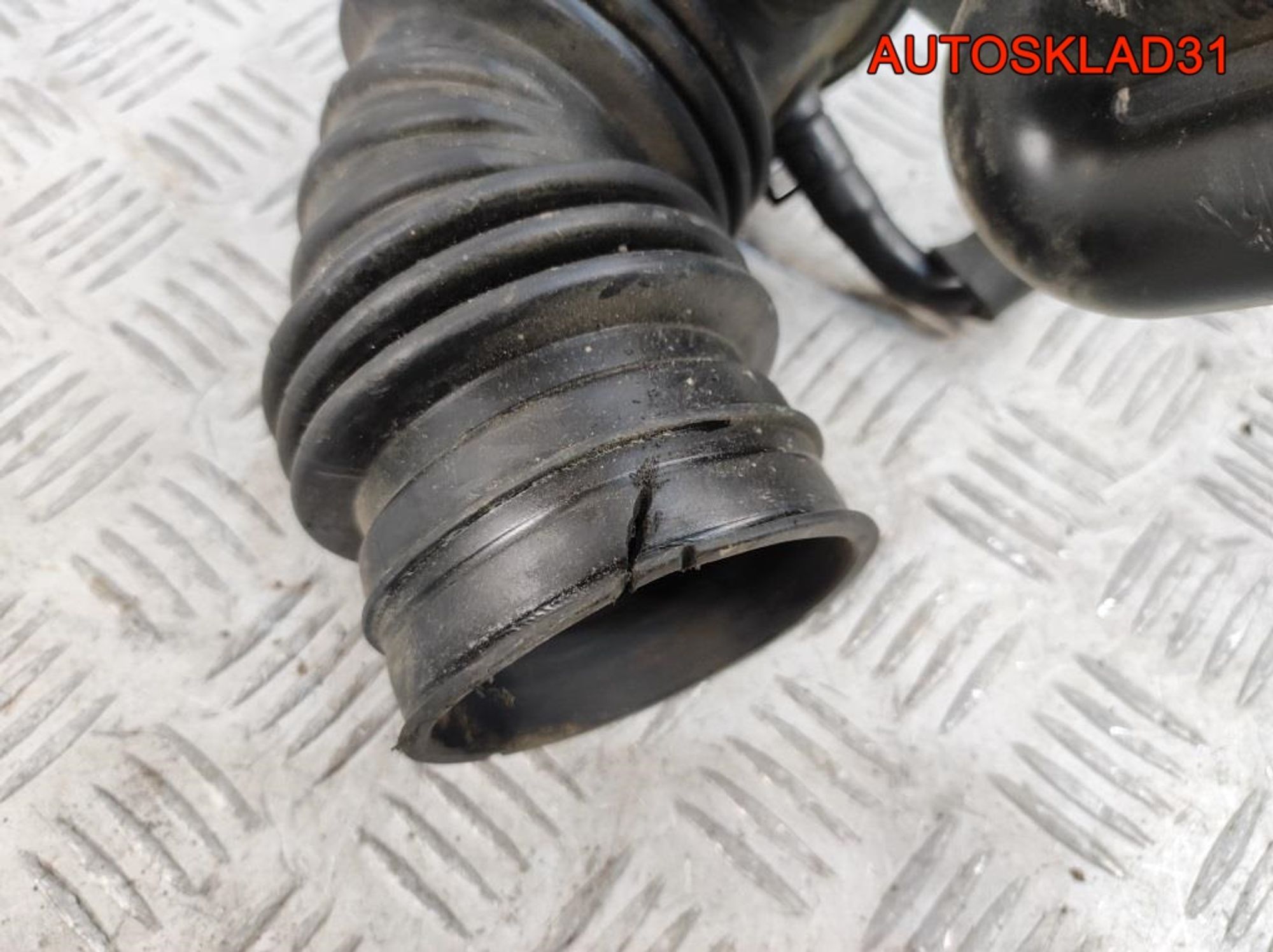 Патрубок воздушного фильтра Kia Sportage 281392E000, 1000 рублей, Дубовое