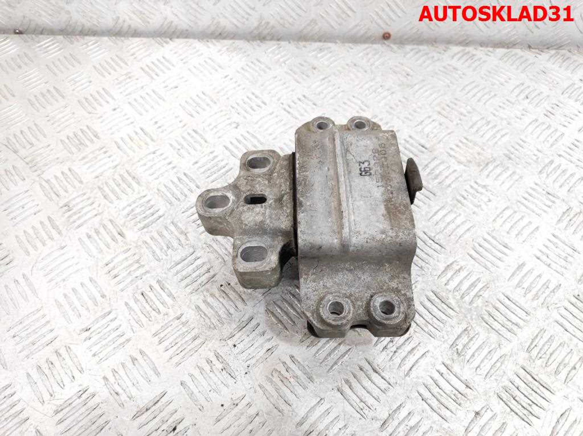 Опора МКПП левая Volkswagen Passat B6 3C0199555AA, 1800 рублей, Дубовое