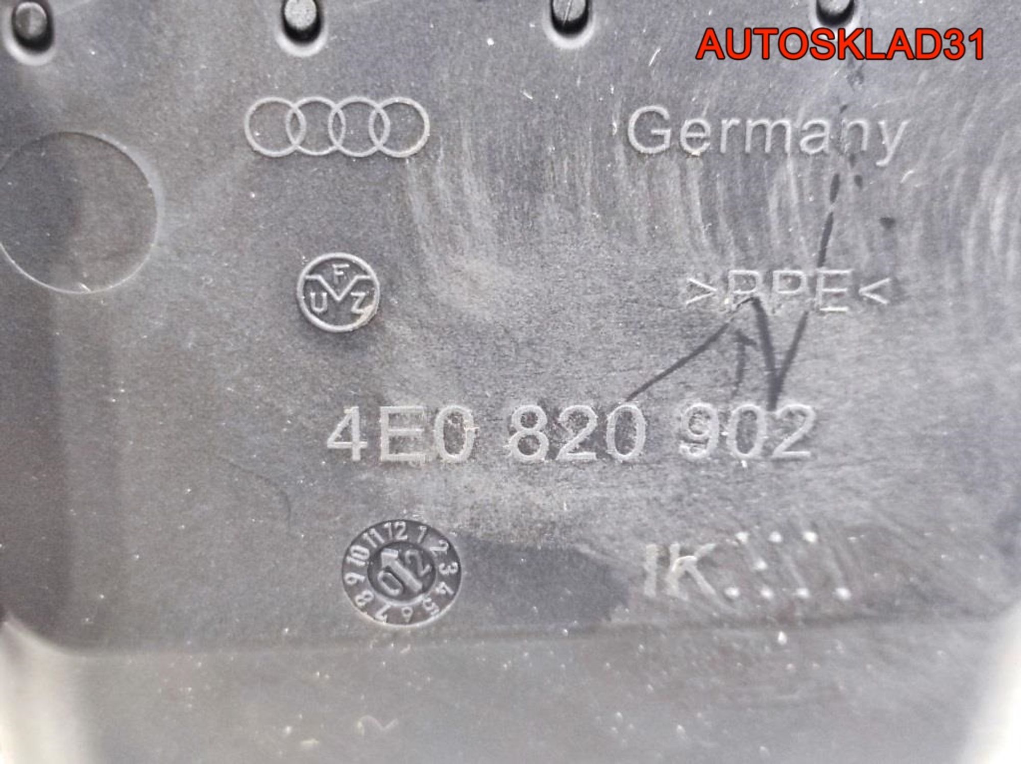 Накладка декоративная торпедо Audi A8 4E1857186H, 2500 рублей, Дубовое