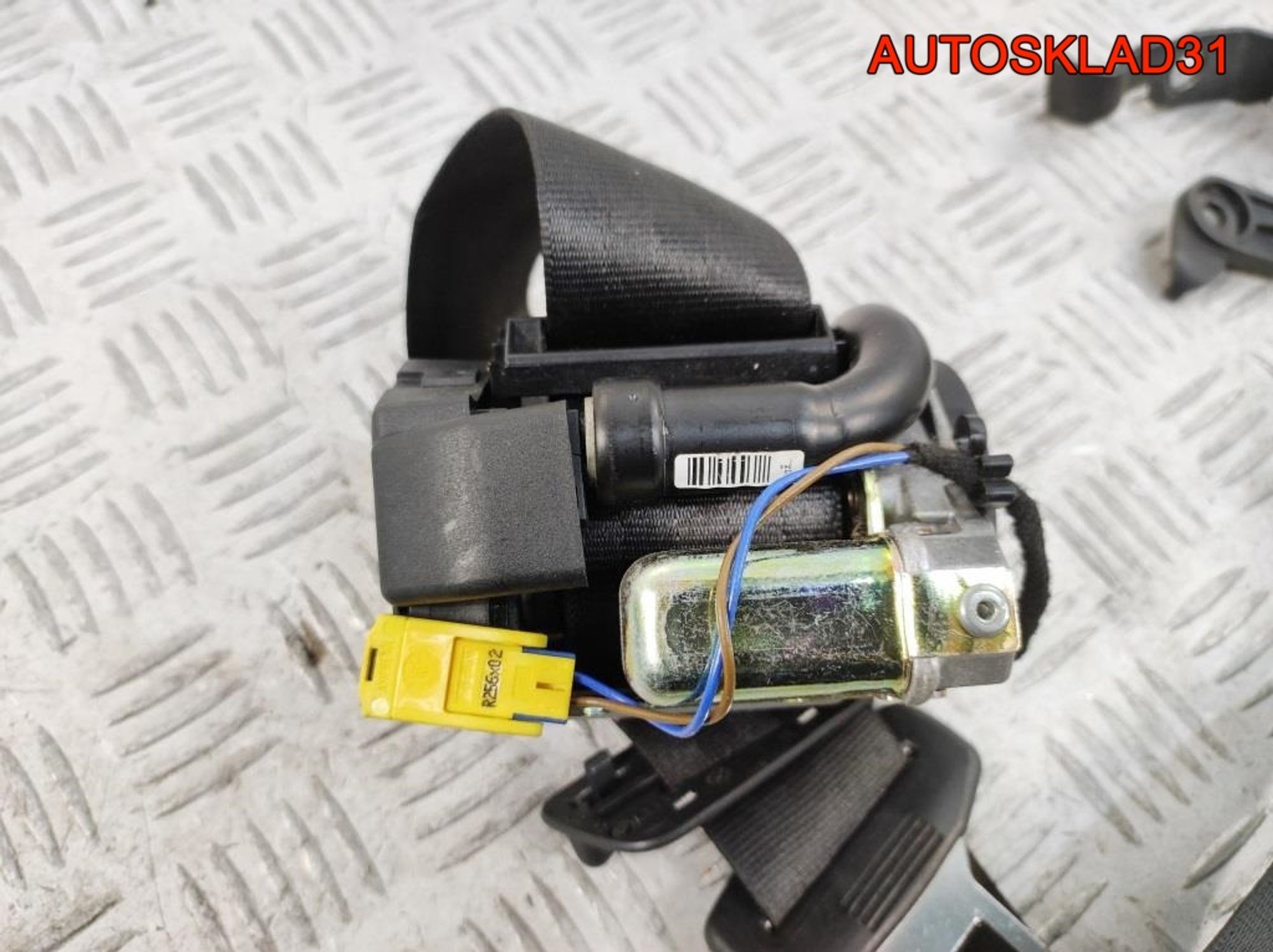 Ремень безопасности задний правый Audi A8 D3 4E0857806B, 1100 рублей, Дубовое