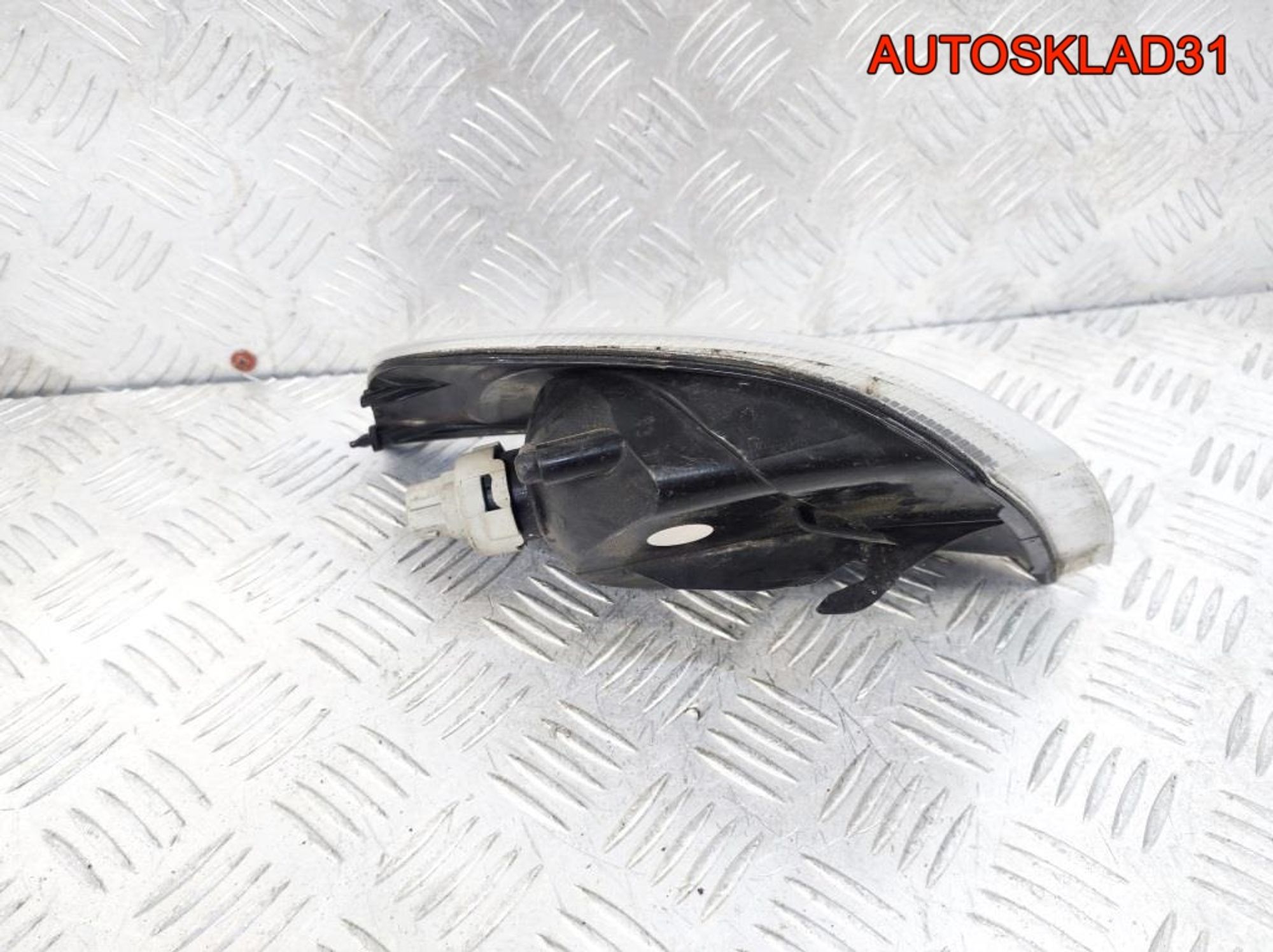 Указатель поворота левый белый Volvo V40 30865562, 900 рублей, Дубовое