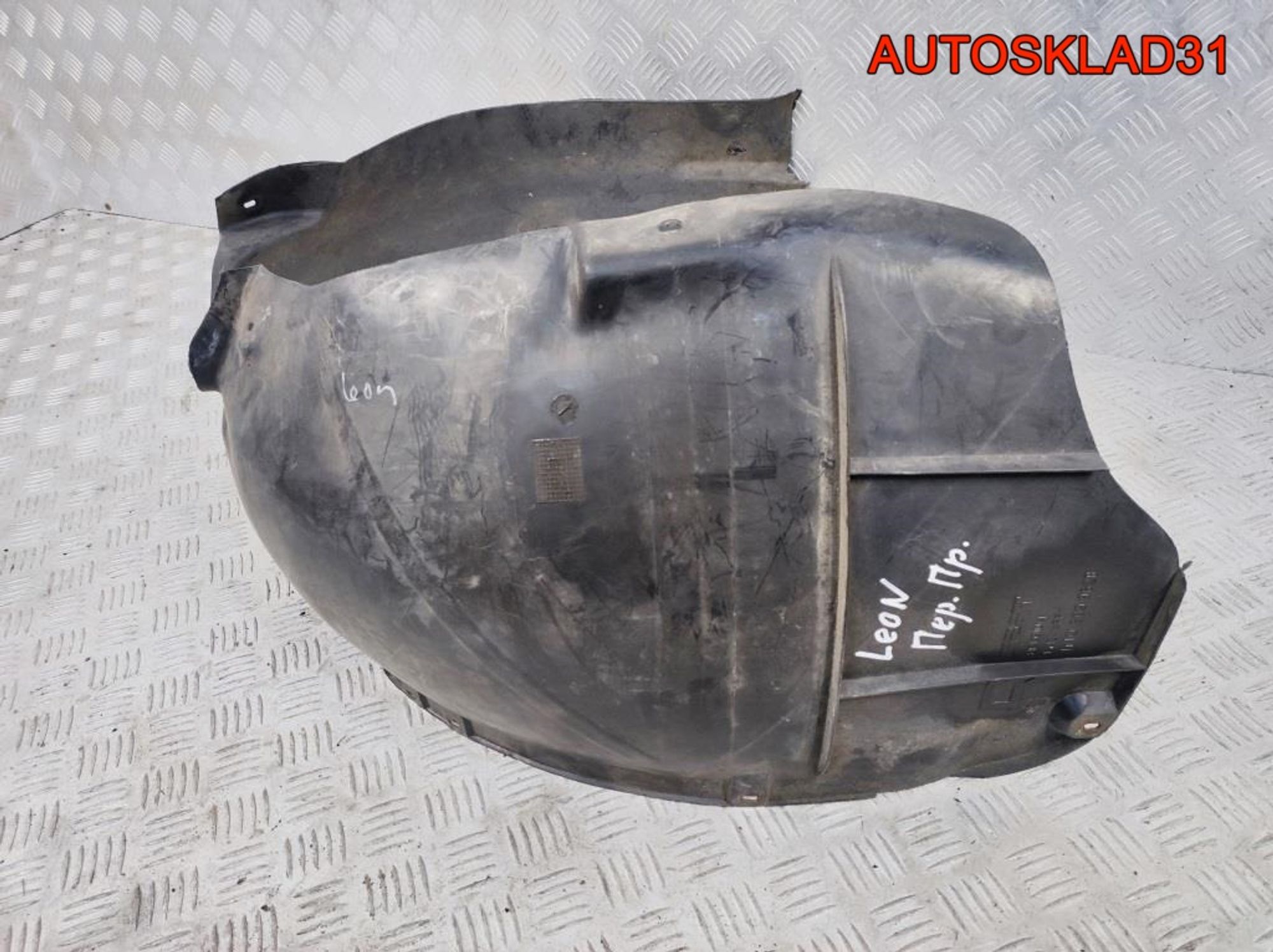 Локер передний правый Seat Leon 1M1 1M0809962B, 2100 рублей, Дубовое