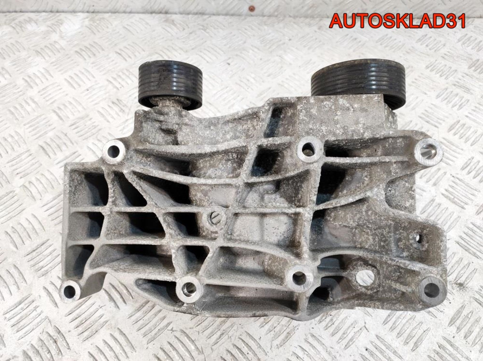 Кронштейн кондиционера BMW E90 2.0 N47D20A 11167802639, 1000 рублей, Дубовое