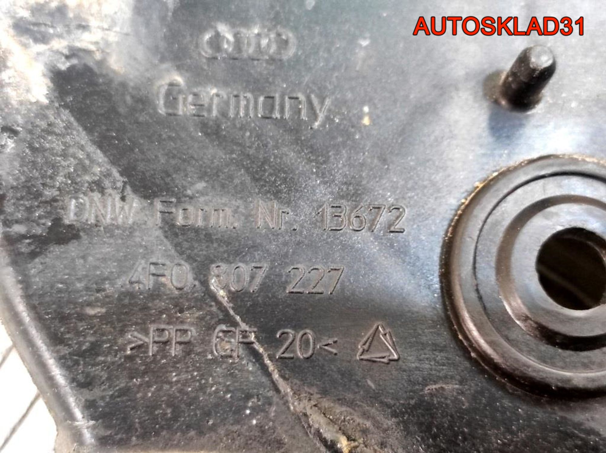 Кронштейн переднего бампера левый Audi A6 C6 4F0807227, 1400 рублей, Дубовое