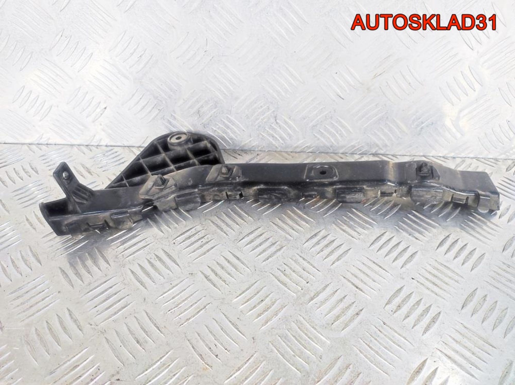 Кронштейн заднего бампера правый Kia Ceed Хетчбэк, 900 рублей, Дубовое