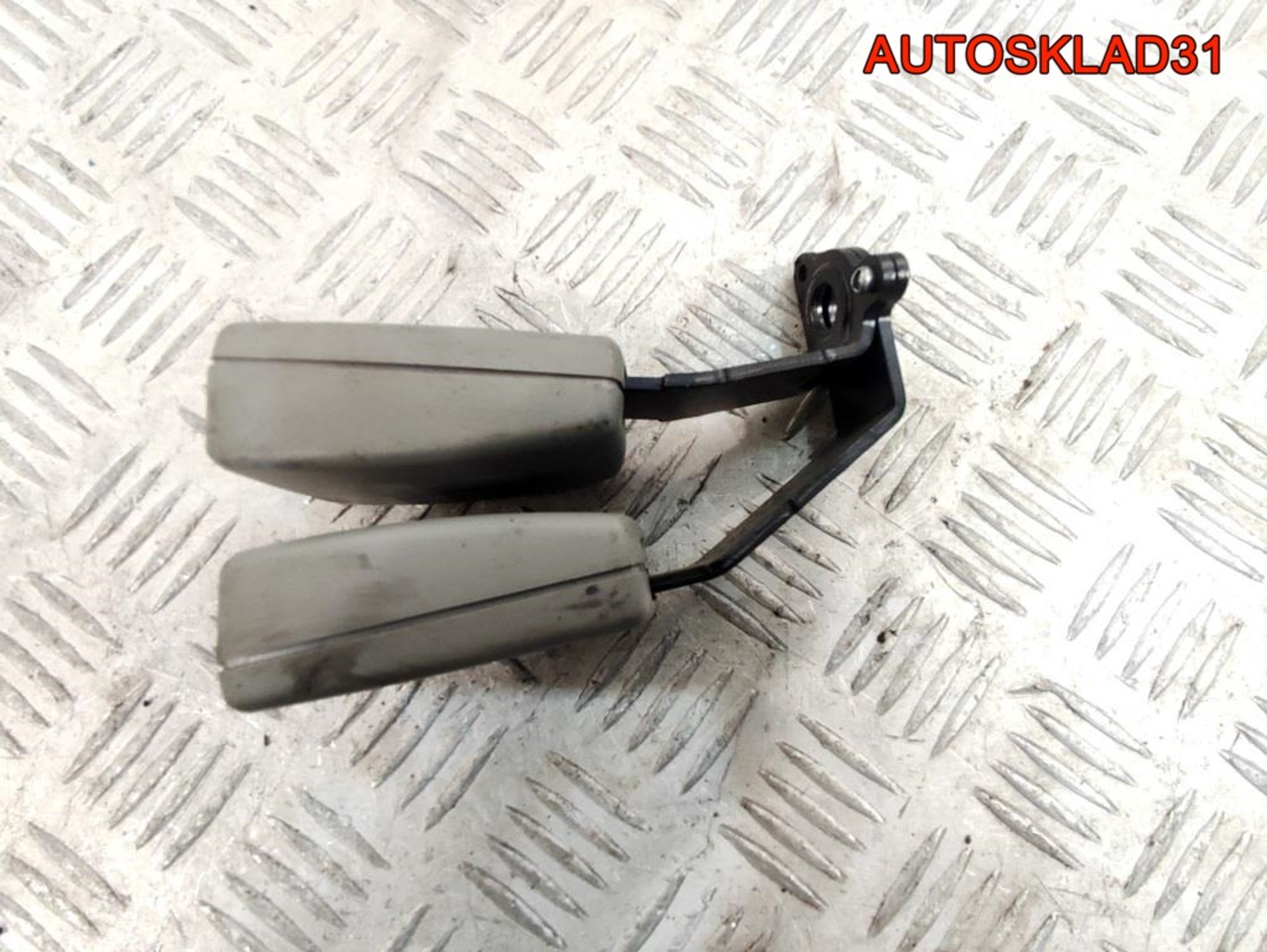 Ответная часть ремня безопасности Audi A8 D3 4E0857739A, 500 рублей, Дубовое