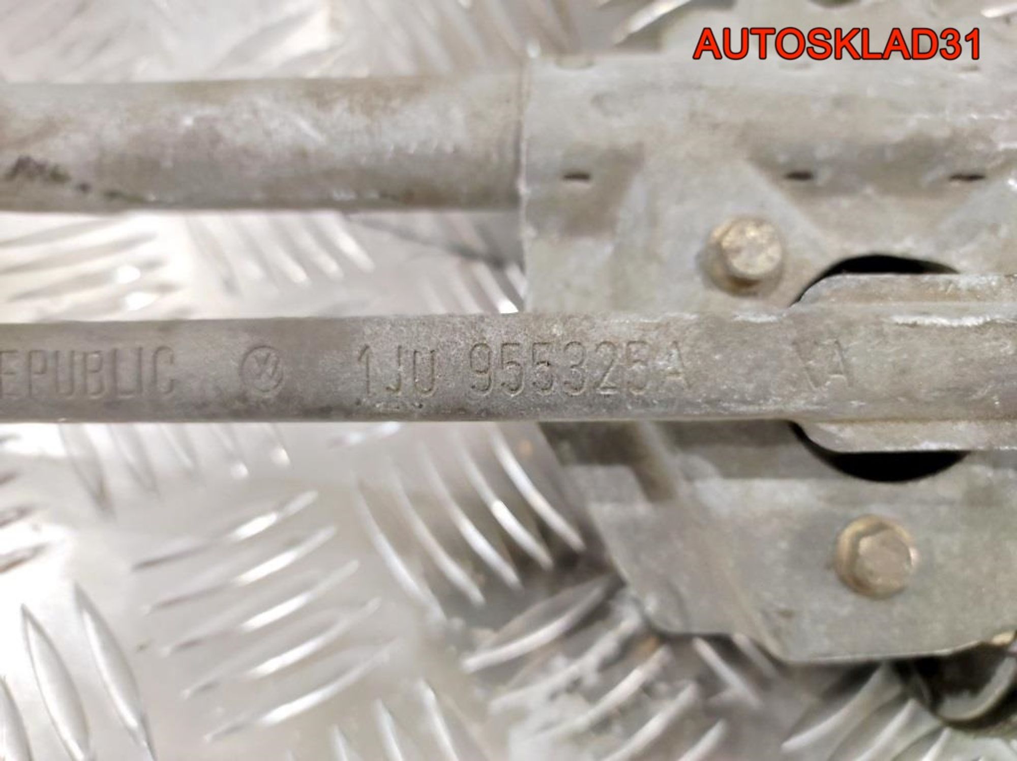 Трапеция дворников Volkswagen Golf 4 1J0955325A, 3200 рублей, Дубовое