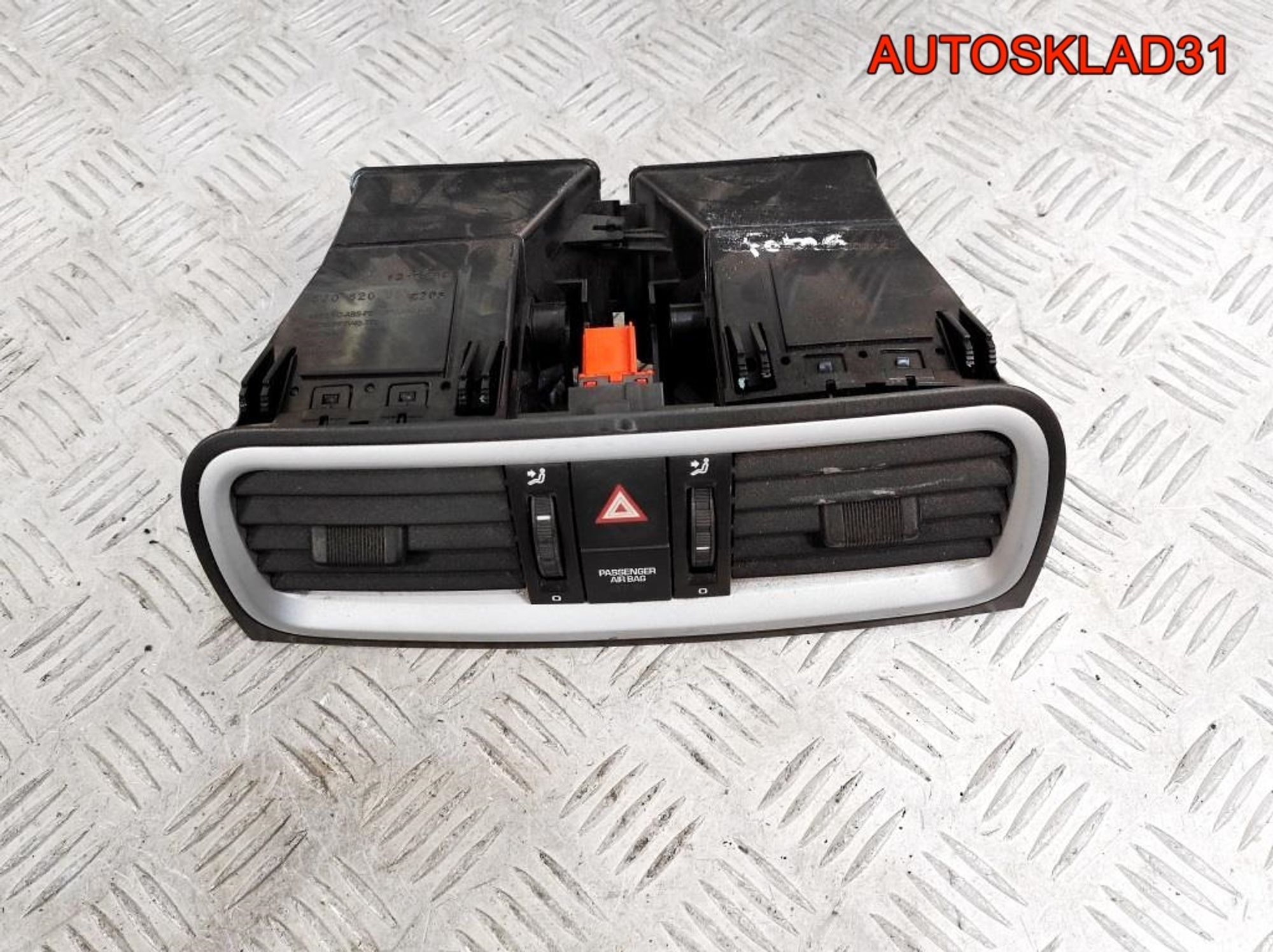 Дефлектор воздушный Skoda Fabia 2 5J0820951C, 2300 рублей, Дубовое