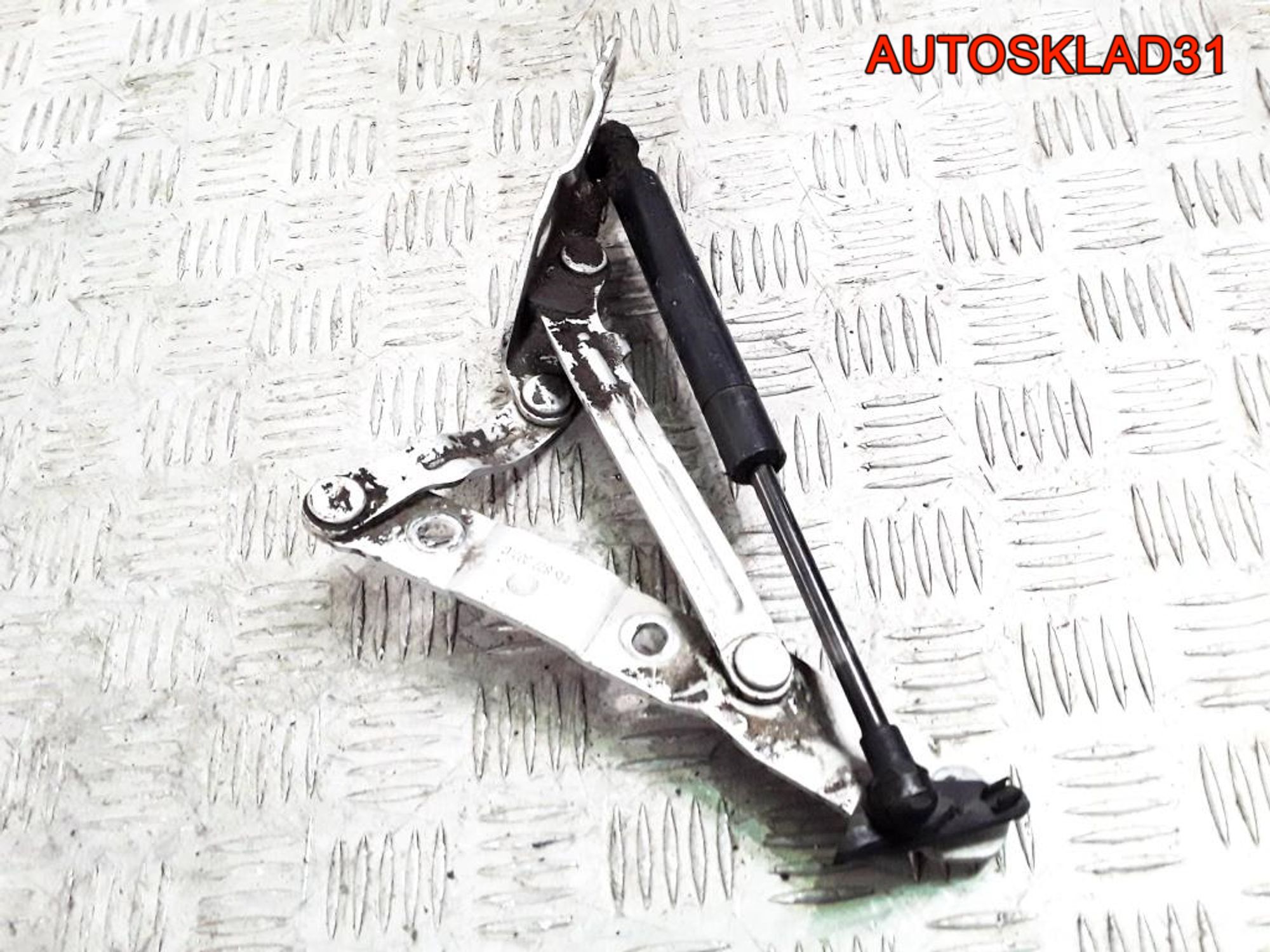 Петля крышки багажника правая Volkswagen Vento, 1400 рублей, Дубовое