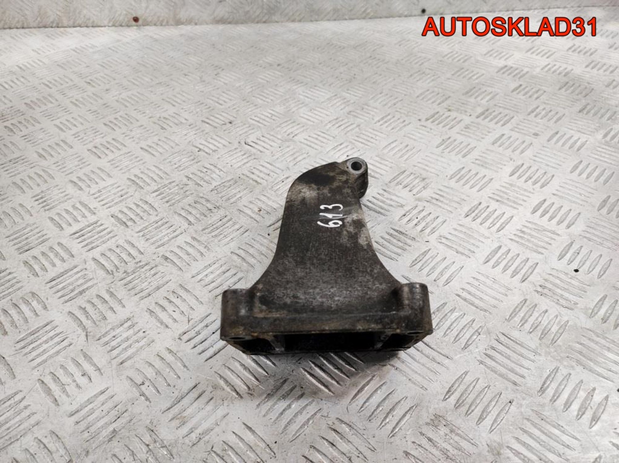 Кронштейн двигателя левый Mercedes W220 3,2 613 A6132230304, 900 рублей, Дубовое