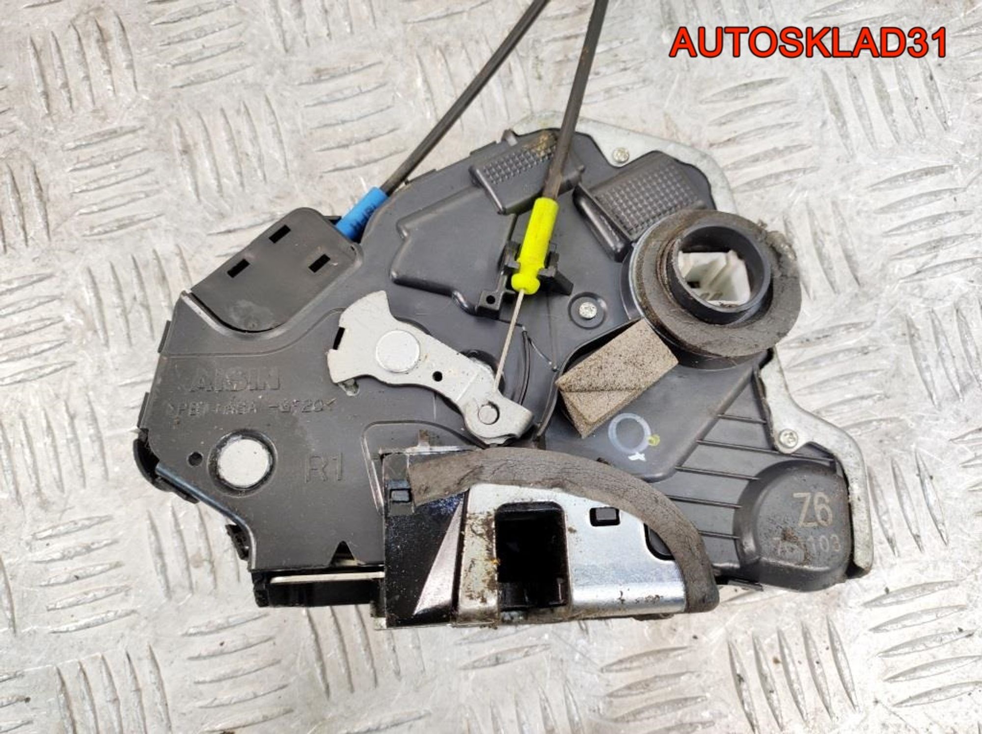 Замок двери передней правой Toyota Avensis T250 6903033251, 2300 рублей, Дубовое