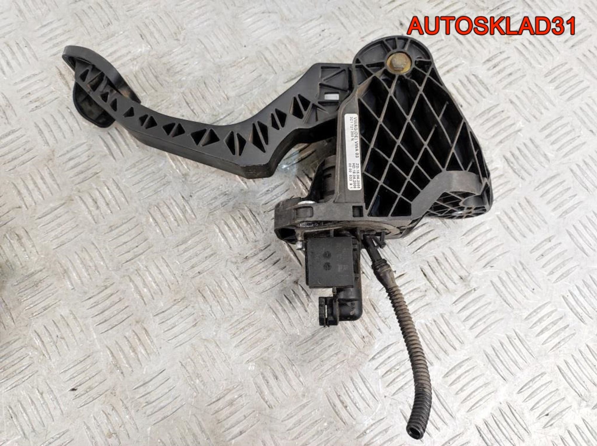 Педаль сцепления VW Passat B6 3C1721059N, 2300 рублей, Дубовое