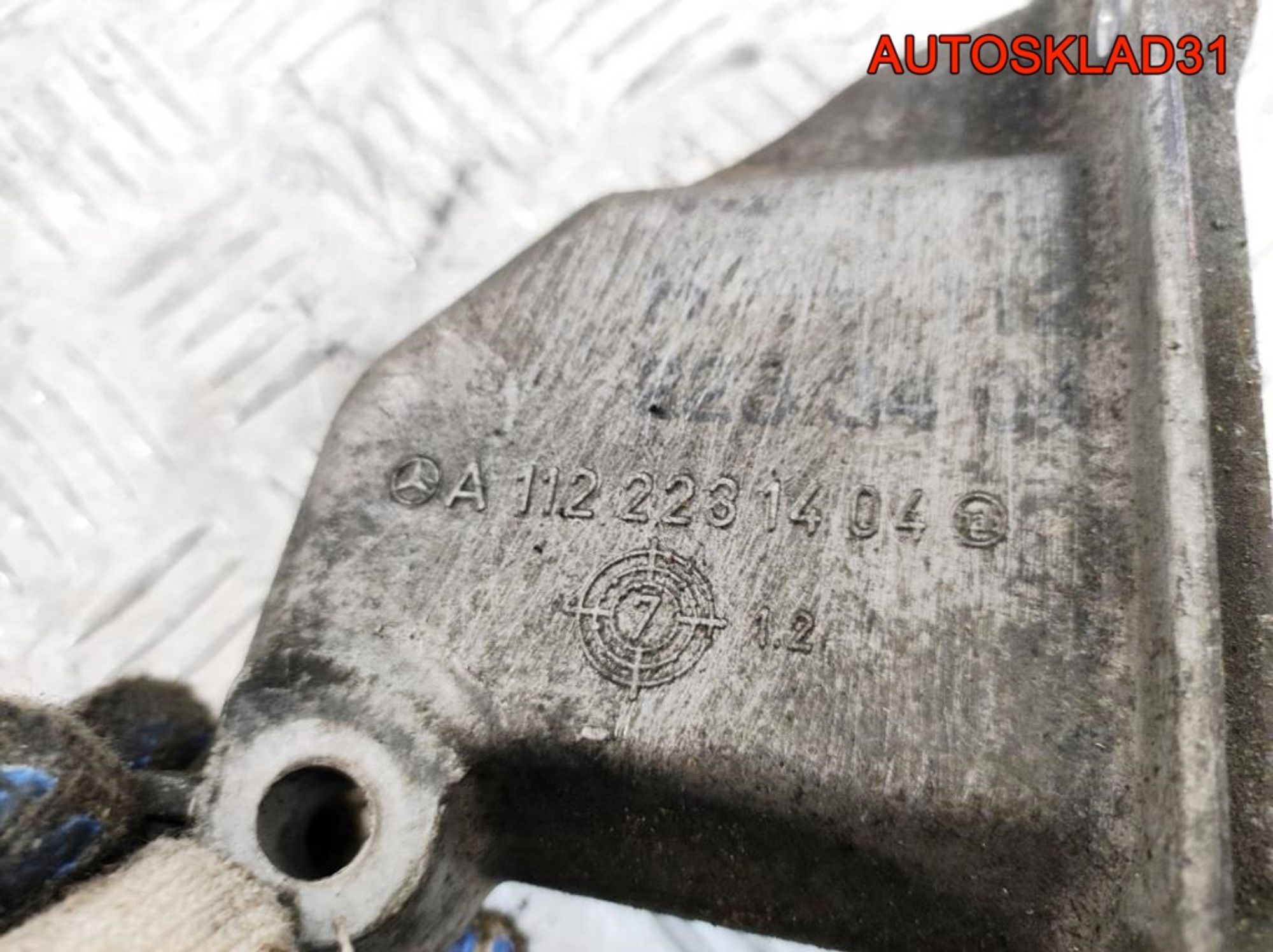 Кронштейн двигателя левый Mercedes W210 A1122231404, 500 рублей, Дубовое