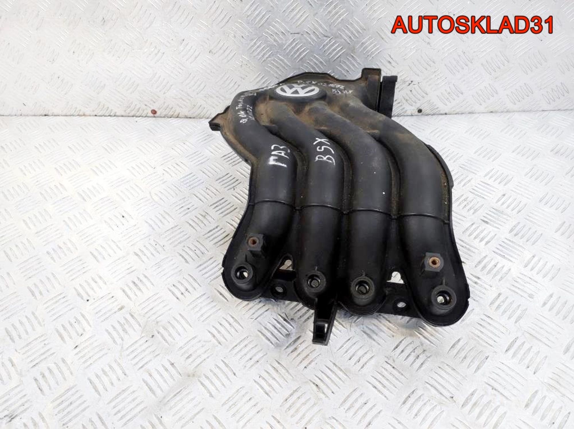 Коллектор впускной VW Touran 2,0 BSX 06A133203BN, 6200 рублей, Дубовое