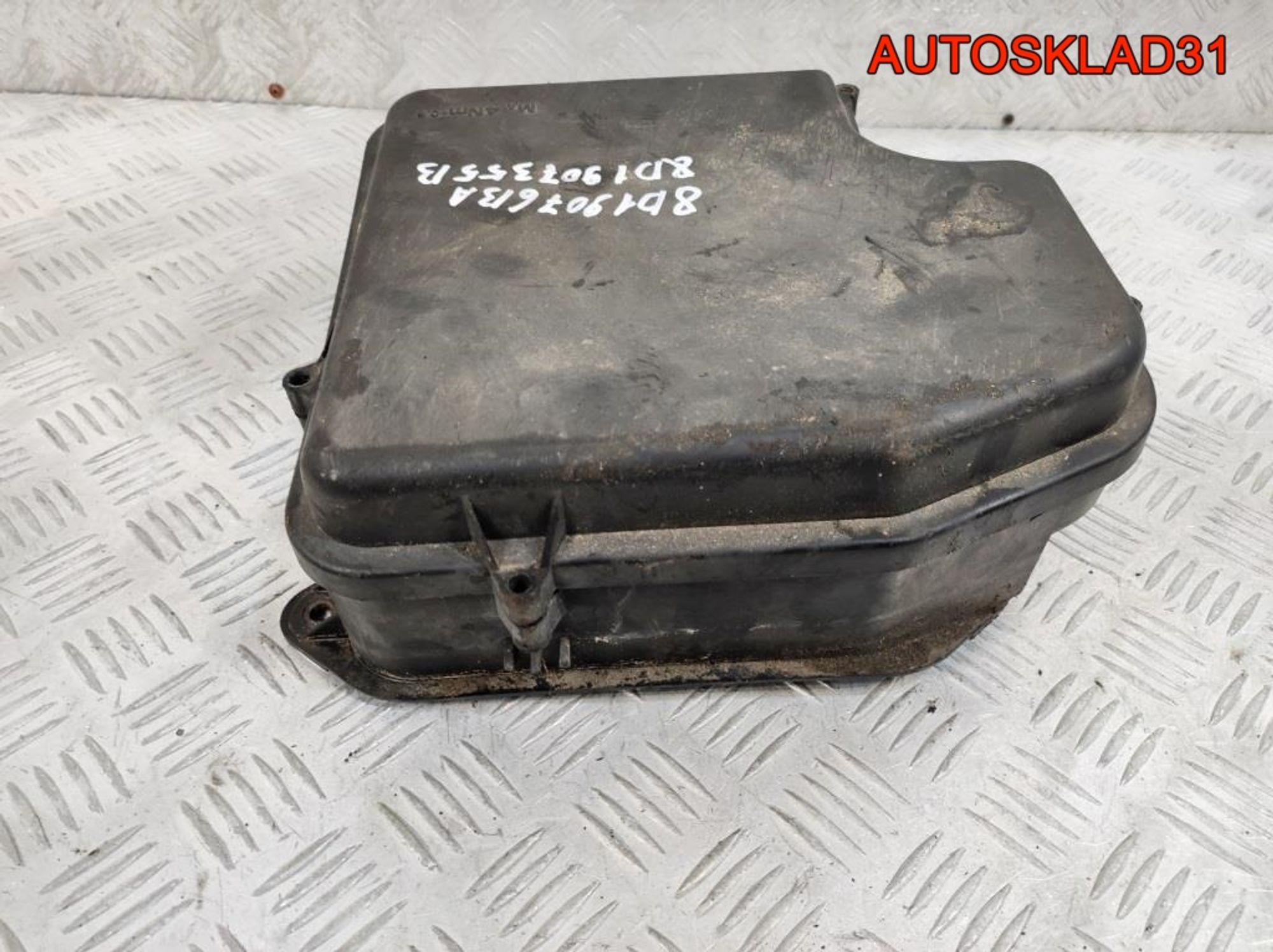 Корпус блока предохранителей Audi A6 C5 8D1907613A, 900 рублей, Дубовое