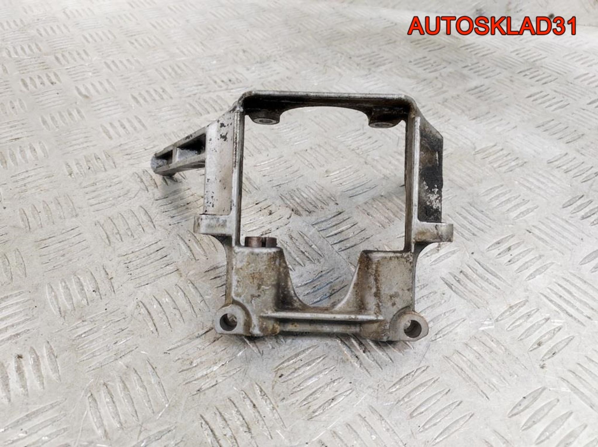 Кронштейн гидроусилителя Audi A6 C4 2.8 ACK Бензин 078145383F, 1000 рублей, Дубовое