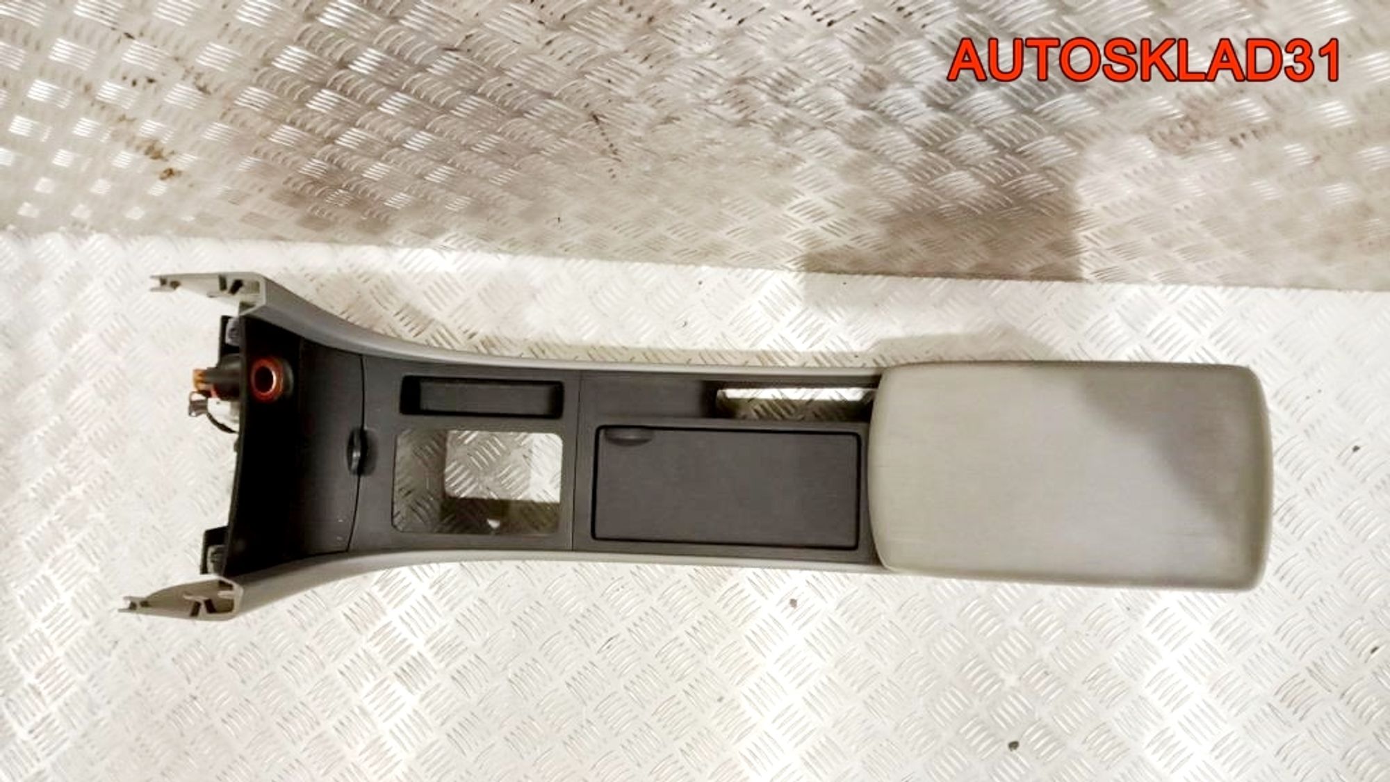 Подлокотник с консолью Mazda 3 BK BAN664420A02, 5000 рублей, Дубовое