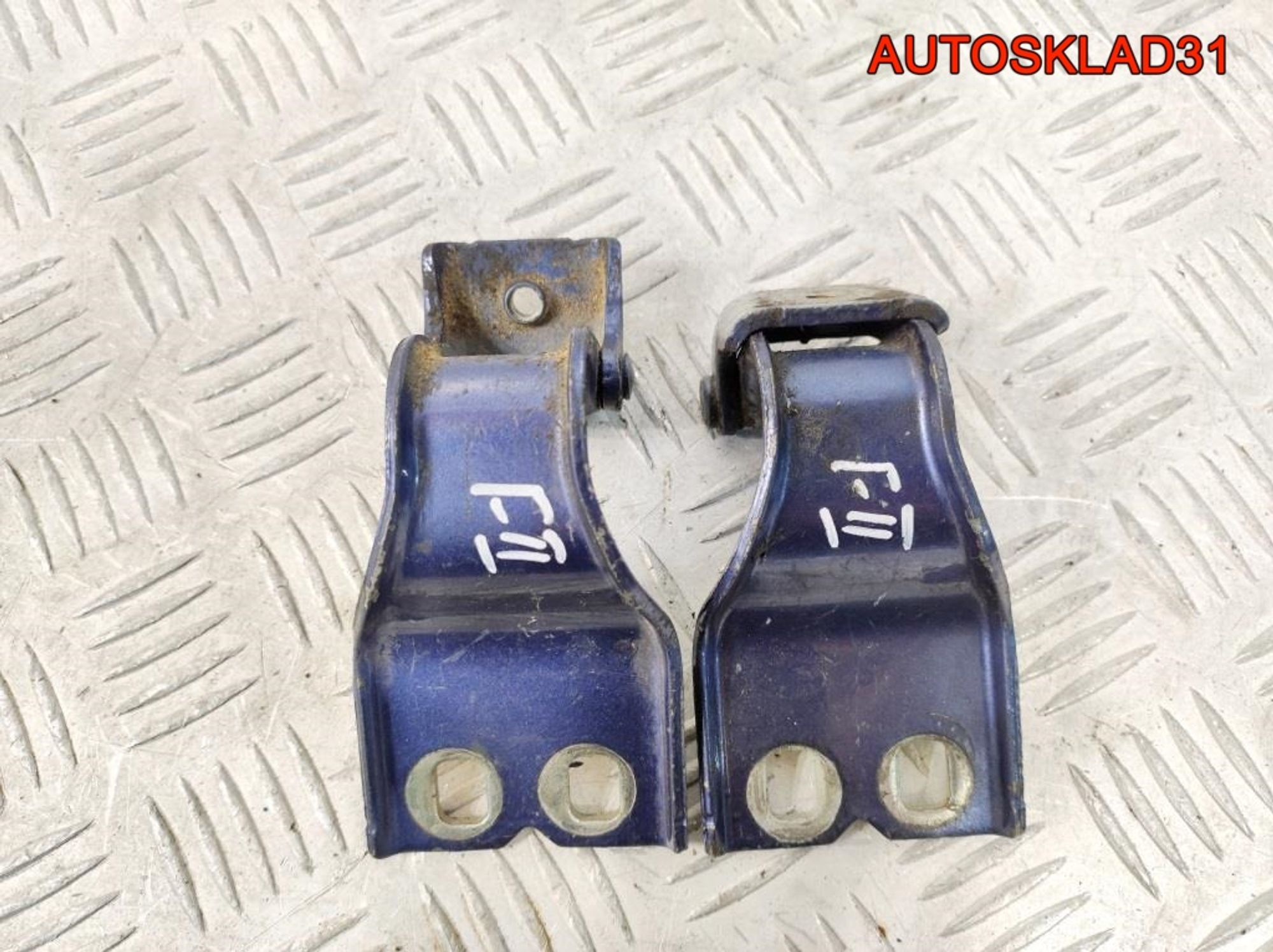 Петля двери багажника Ford Focus 2 4M51N42900AA, 900 рублей, Дубовое