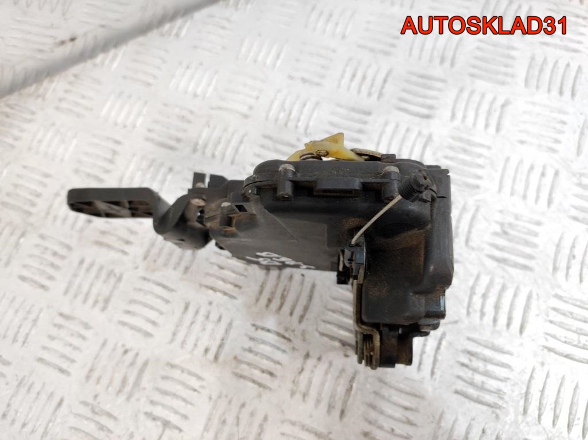 Замок двери задней левой VW Passat B5 3B4839015B, 2000 рублей, Дубовое