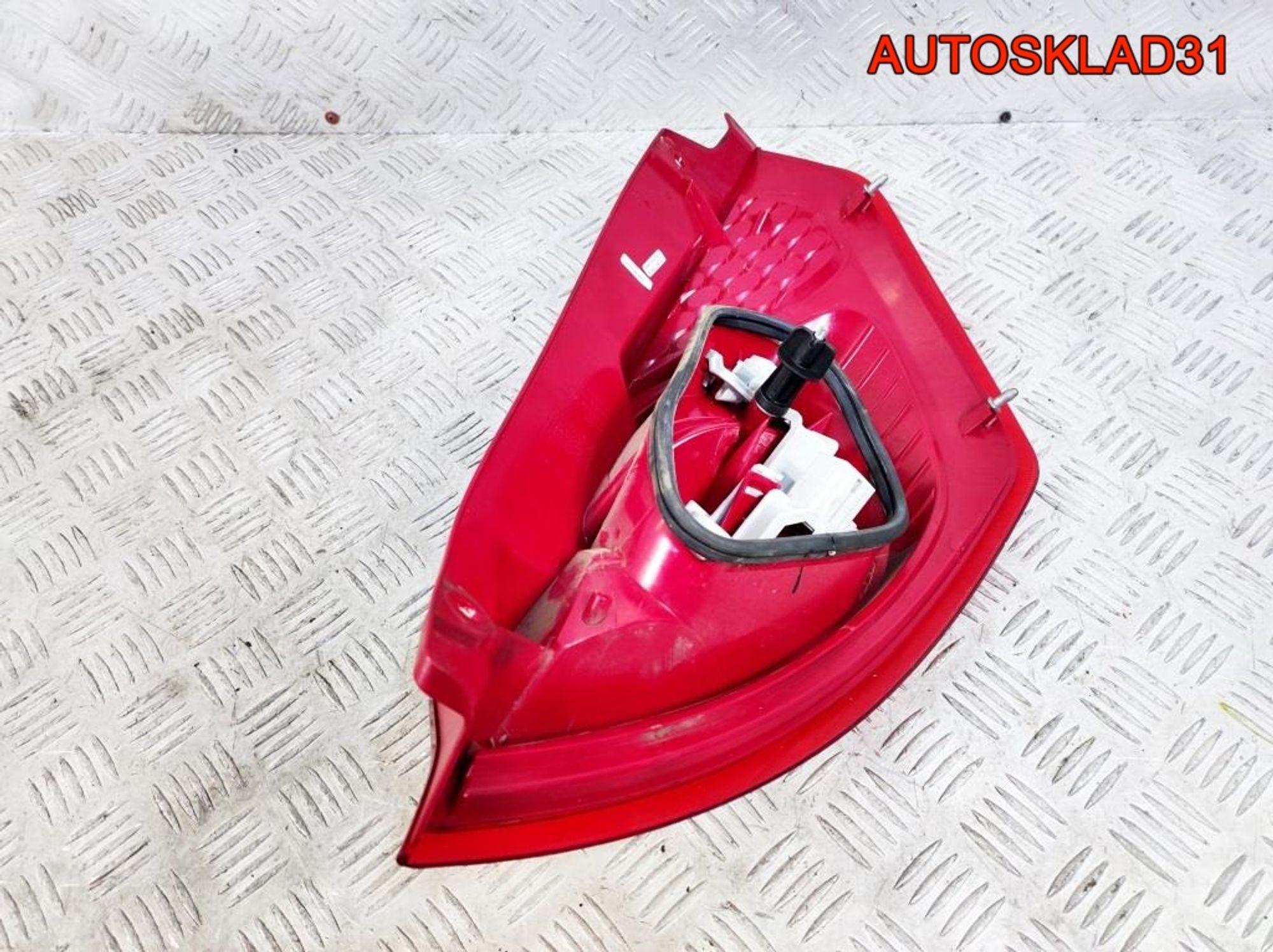 Фонарь задний левый Ford Fiesta 8A6113405AE, 3300 рублей, Дубовое