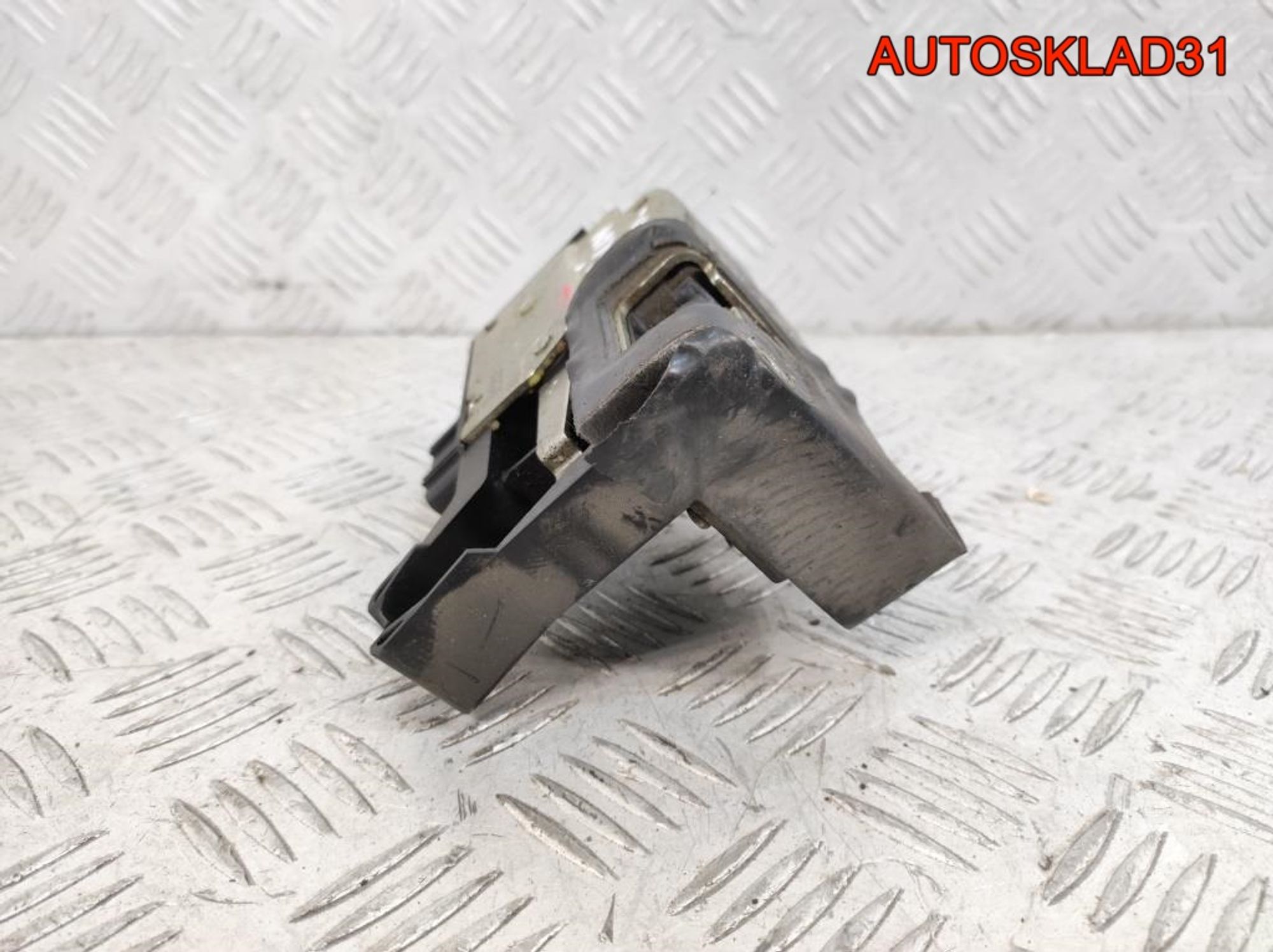 https://ycs.partsauto.market/partsauto-images/thmbs/userImages/edda01b21c13eaa6671738306aa09410/part/c28713ef-ebf3-4615-8896-a18462ce5f03_1781620545092.jpg