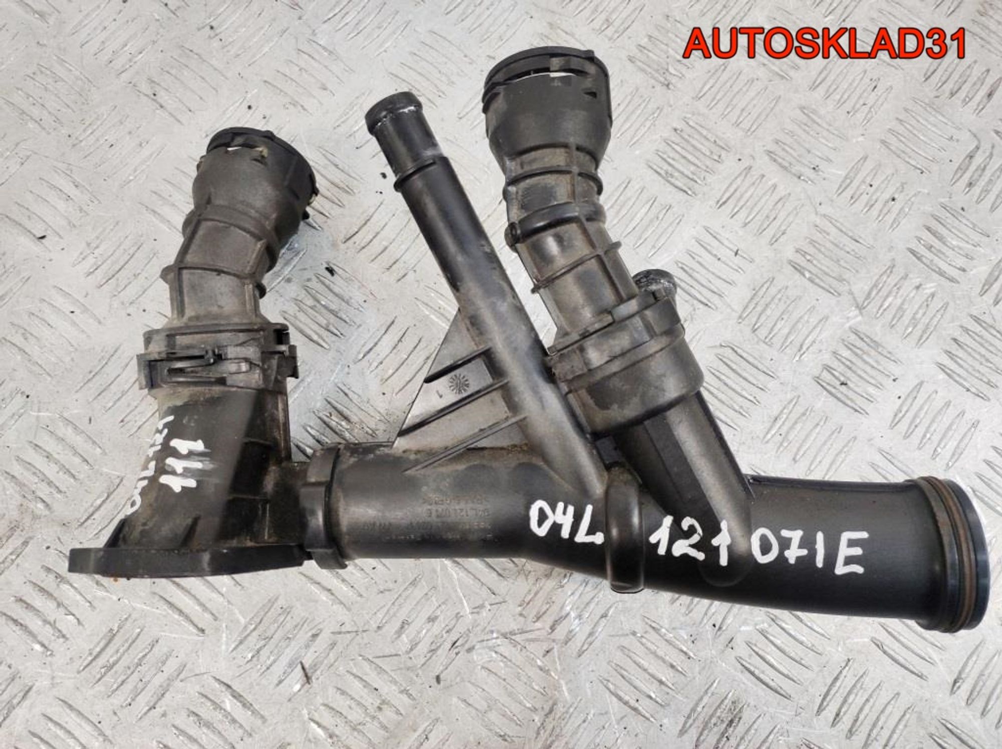 Корпус термостата VW Passat B8 2,0 Дизель 04L121026F, 3000 рублей, Дубовое