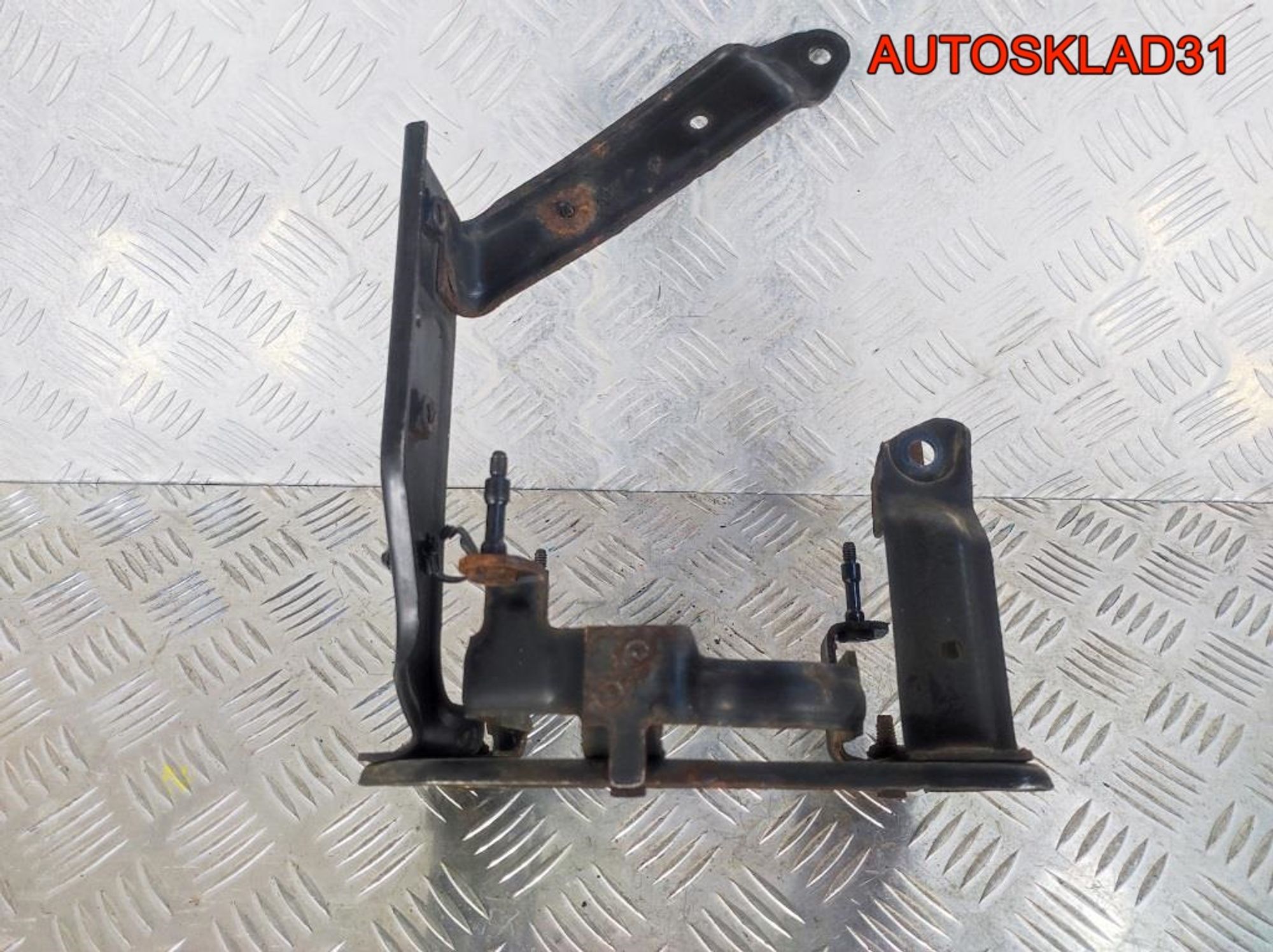 Кронштейн гидроусилителя Ford Focus 2 3M513K738AC, 900 рублей, Дубовое