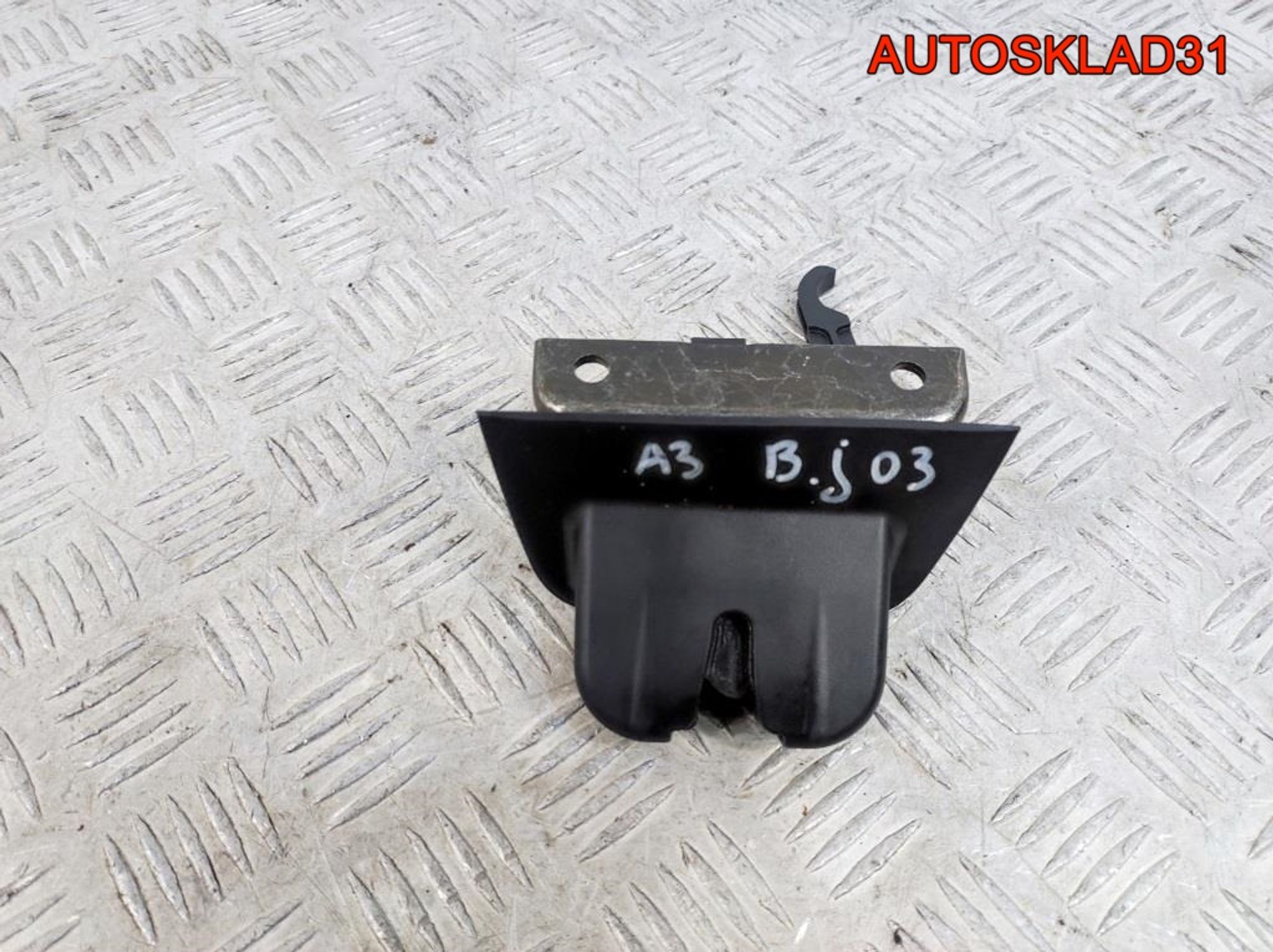 Замок крышки багажника Audi A3 8P 8P3827505, 2100 рублей, Дубовое