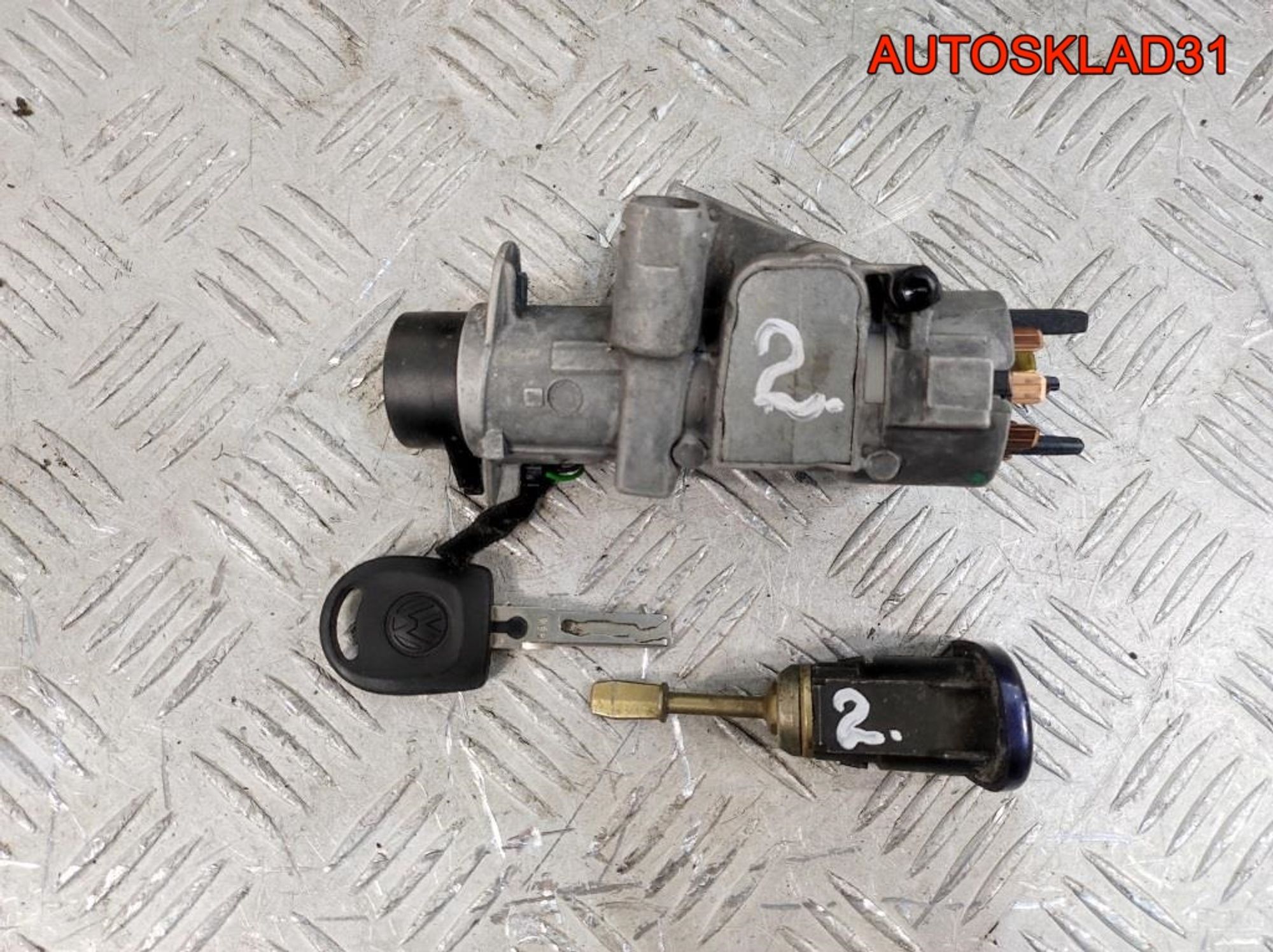 Комплект замок зажигания и личинки с ключом VW Passat B5 4B0905851, 3600 рублей, Дубовое