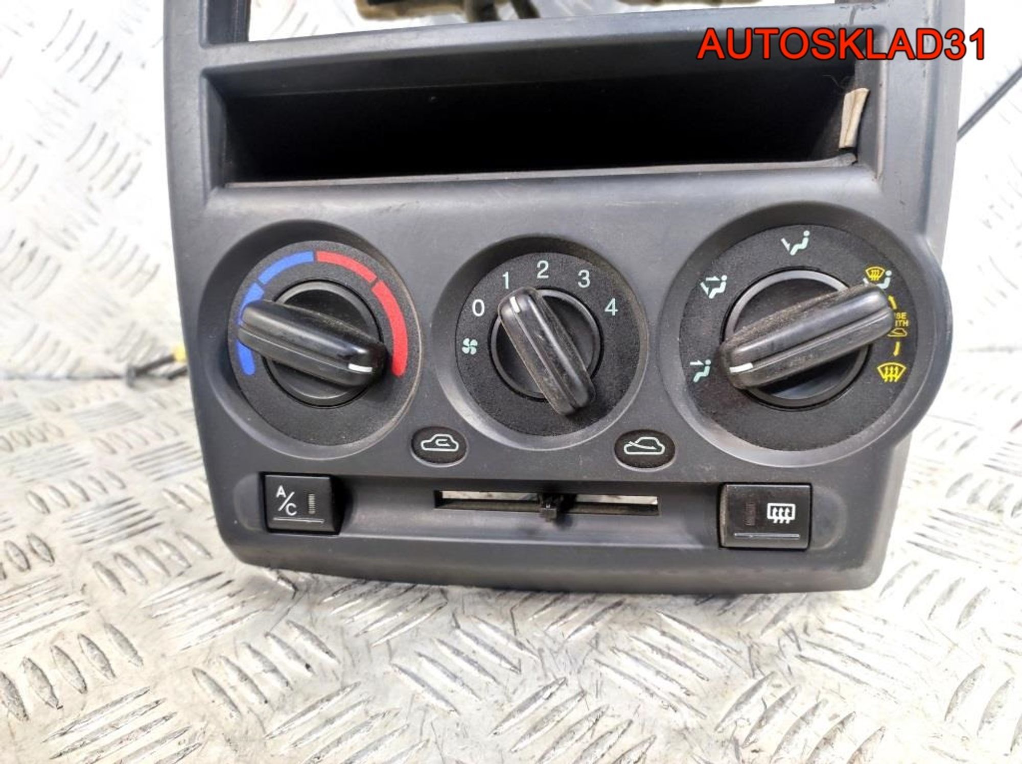 Рамка магнитолы в сборе Hyundai Getz 847401C550, 4100 рублей, Дубовое