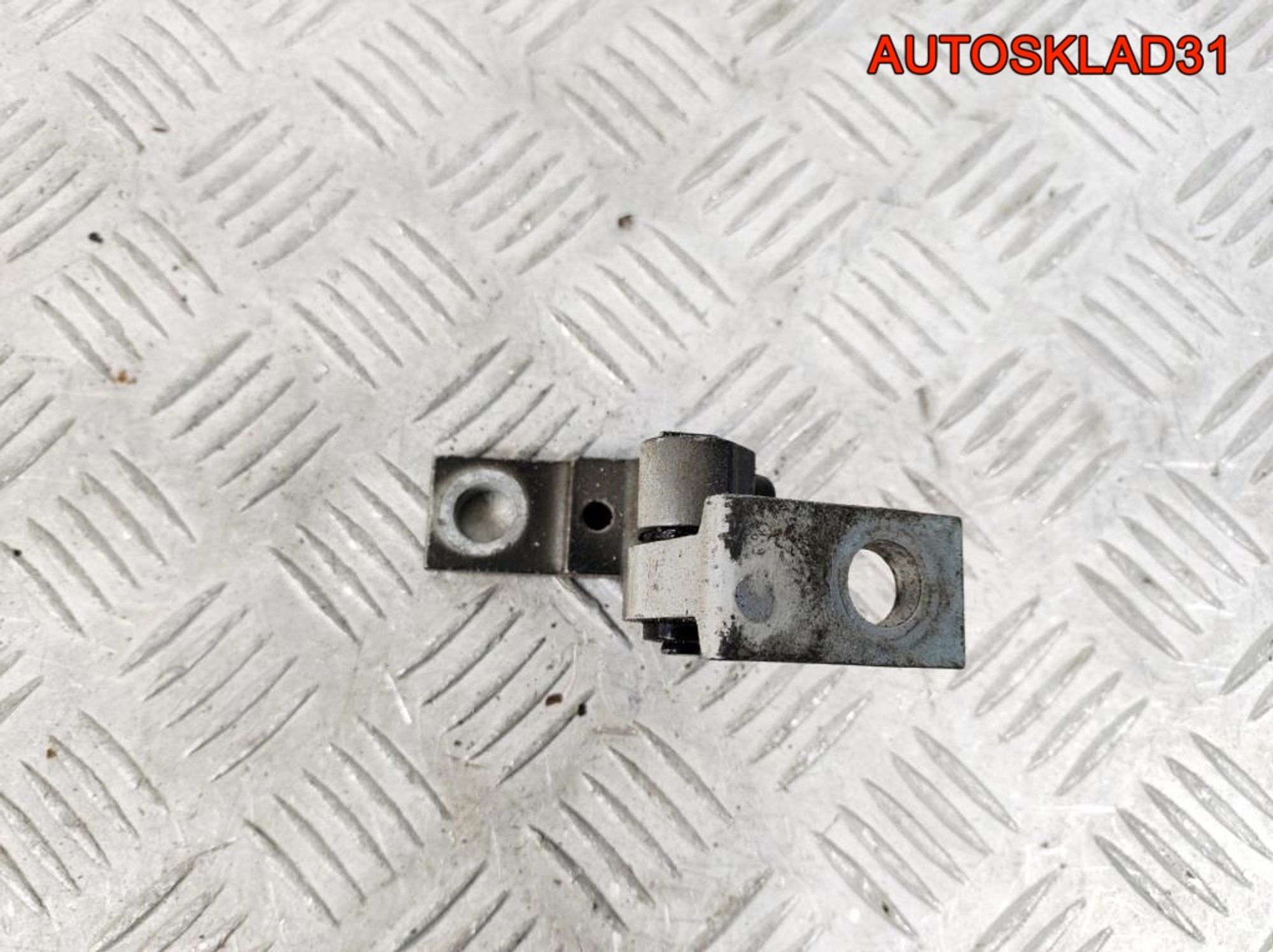 Петля двери передняя правая верхняя VW Passat B5, 1400 рублей, Дубовое