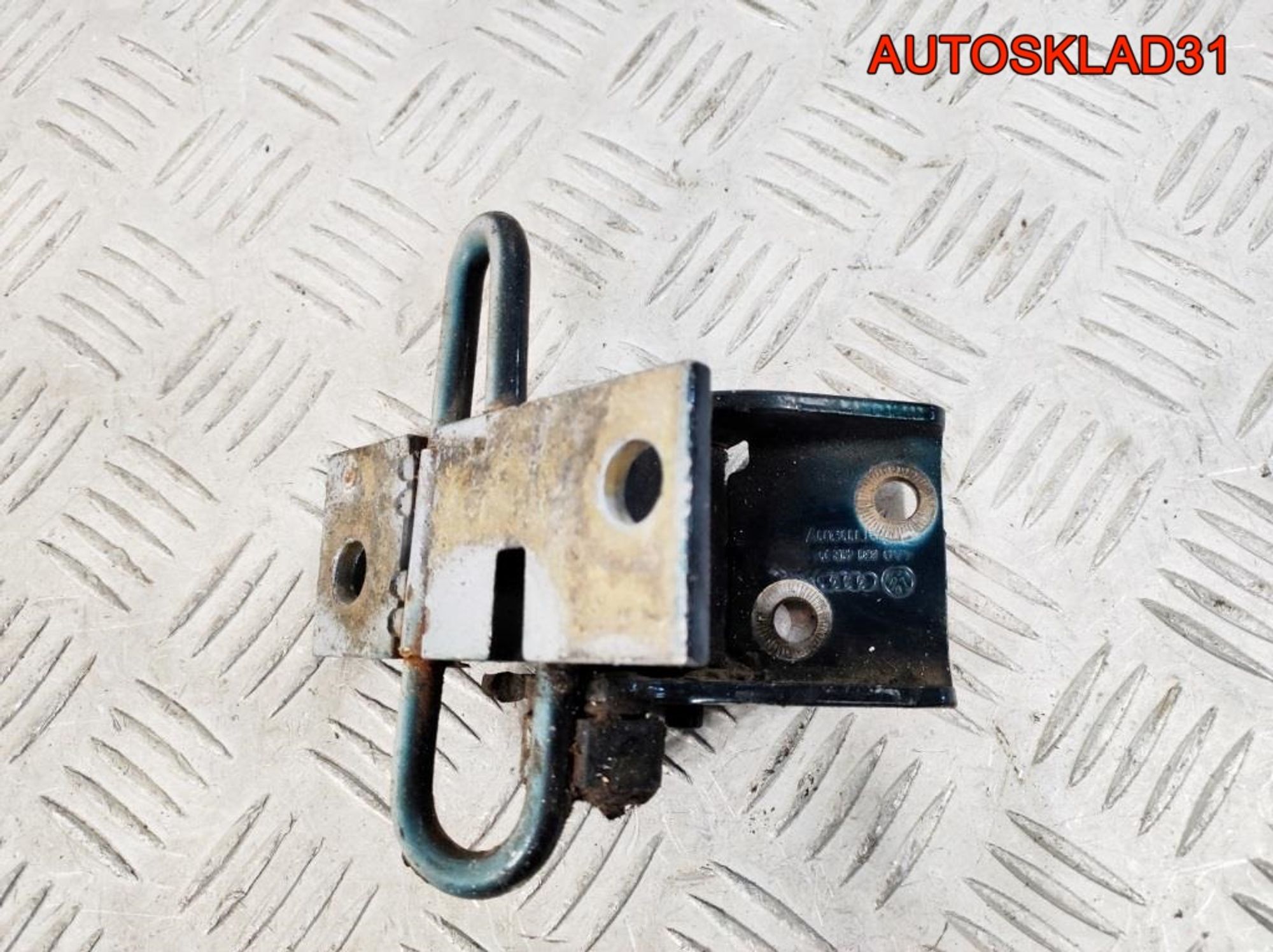 Петля двери передней правой нижняя Audi A6 C4, 1800 рублей, Дубовое