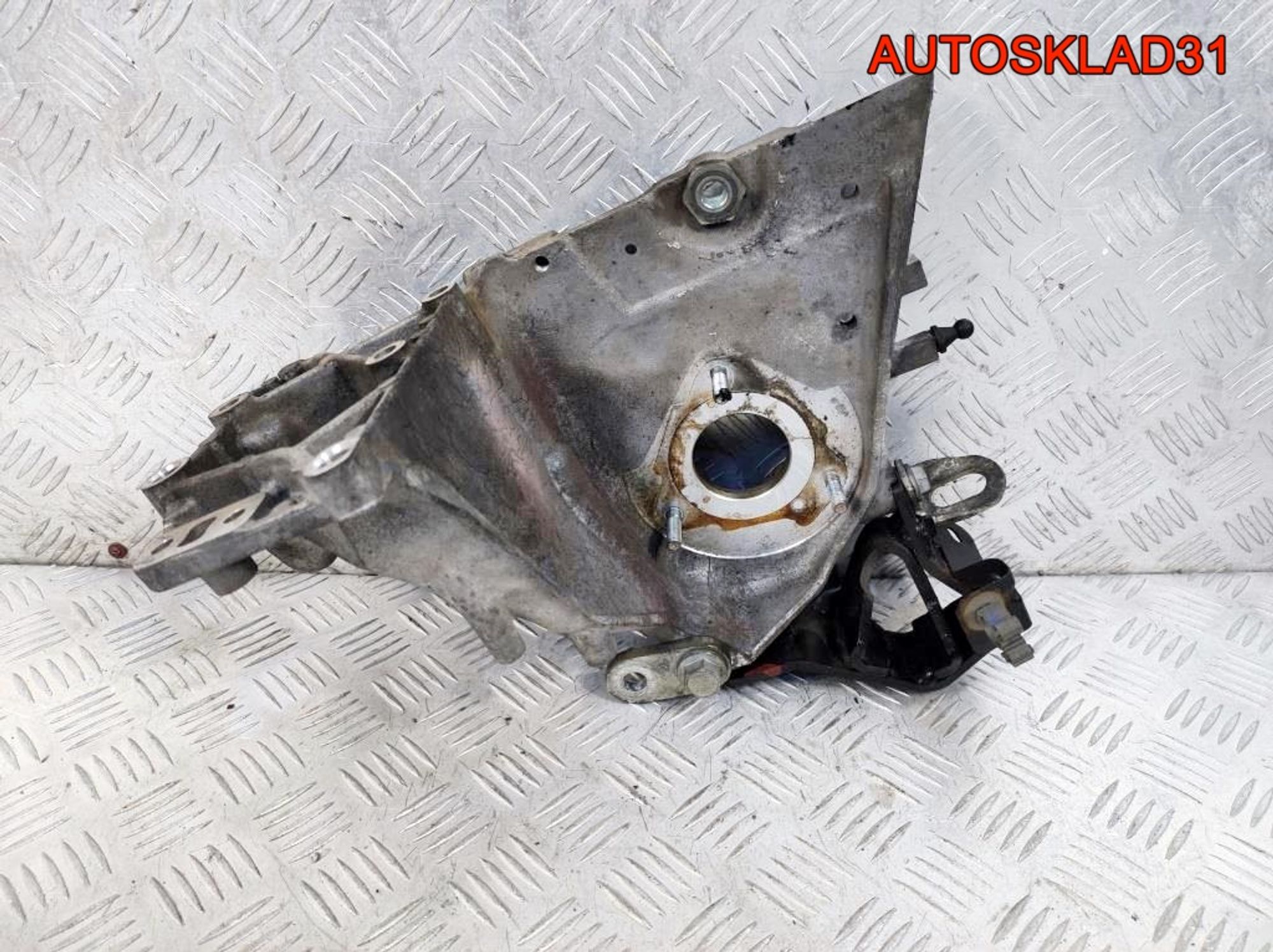 Кронштейн ТНВД Opel Astra J 2,0 A20DTH 55574721, 1300 рублей, Дубовое
