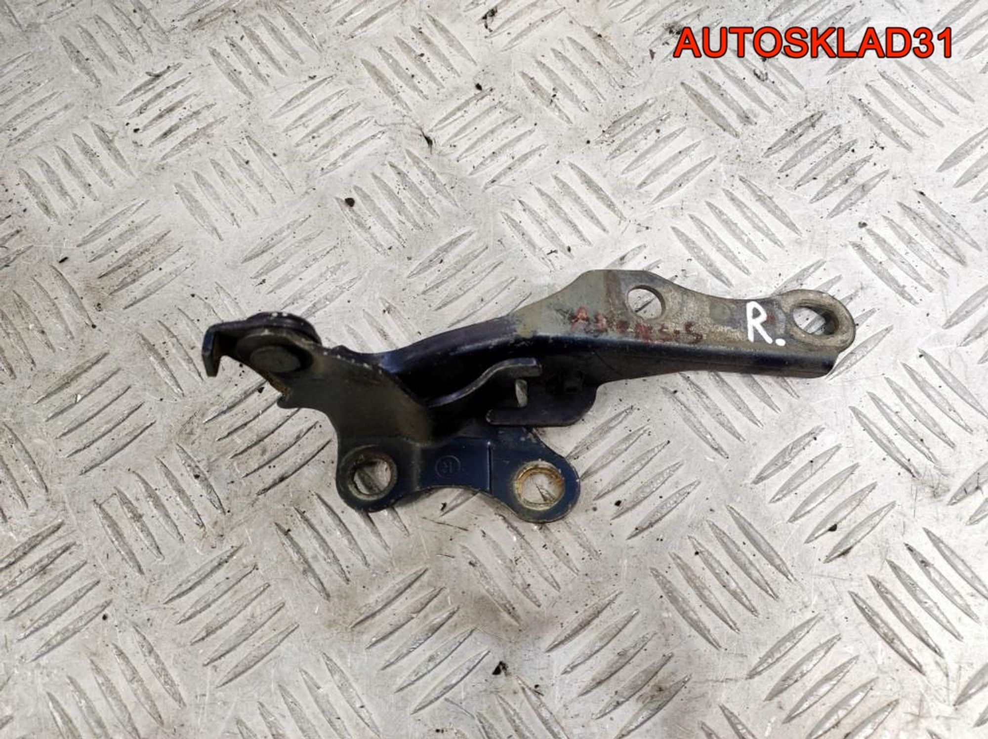 Петля капота правая Toyota Avensis T250 5341005060, 1400 рублей, Дубовое